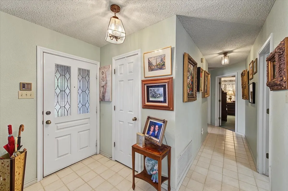 Single Family Residence For Sale in Tarrant County , 1300 Oak Harbor Boulevard, Azle, Texas 76020, 3 Bedroom, 2 Bathroom, 2 Garage spaces, 1,920 Sqft, built in 1987, mls#21394559, Real Estate Agent in Azle, Homes For Sale in Tarrant county, Homes For Sale in Azle, Realtor in Azle Texas, Real Estate Brokerage Independent Realty Texas, Luminita Cordes Realtor