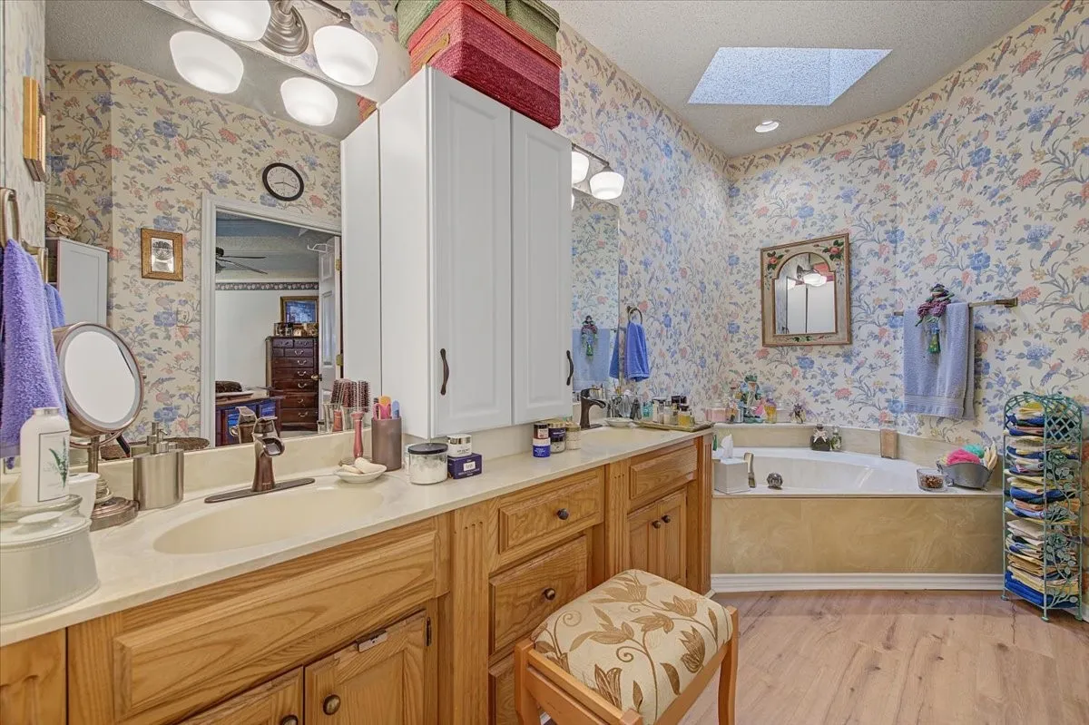 Single Family Residence For Sale in Tarrant County , 1300 Oak Harbor Boulevard, Azle, Texas 76020, 3 Bedroom, 2 Bathroom, 2 Garage spaces, 1,920 Sqft, built in 1987, mls#21394559, Real Estate Agent in Azle, Homes For Sale in Tarrant county, Homes For Sale in Azle, Realtor in Azle Texas, Real Estate Brokerage Independent Realty Texas, Luminita Cordes Realtor