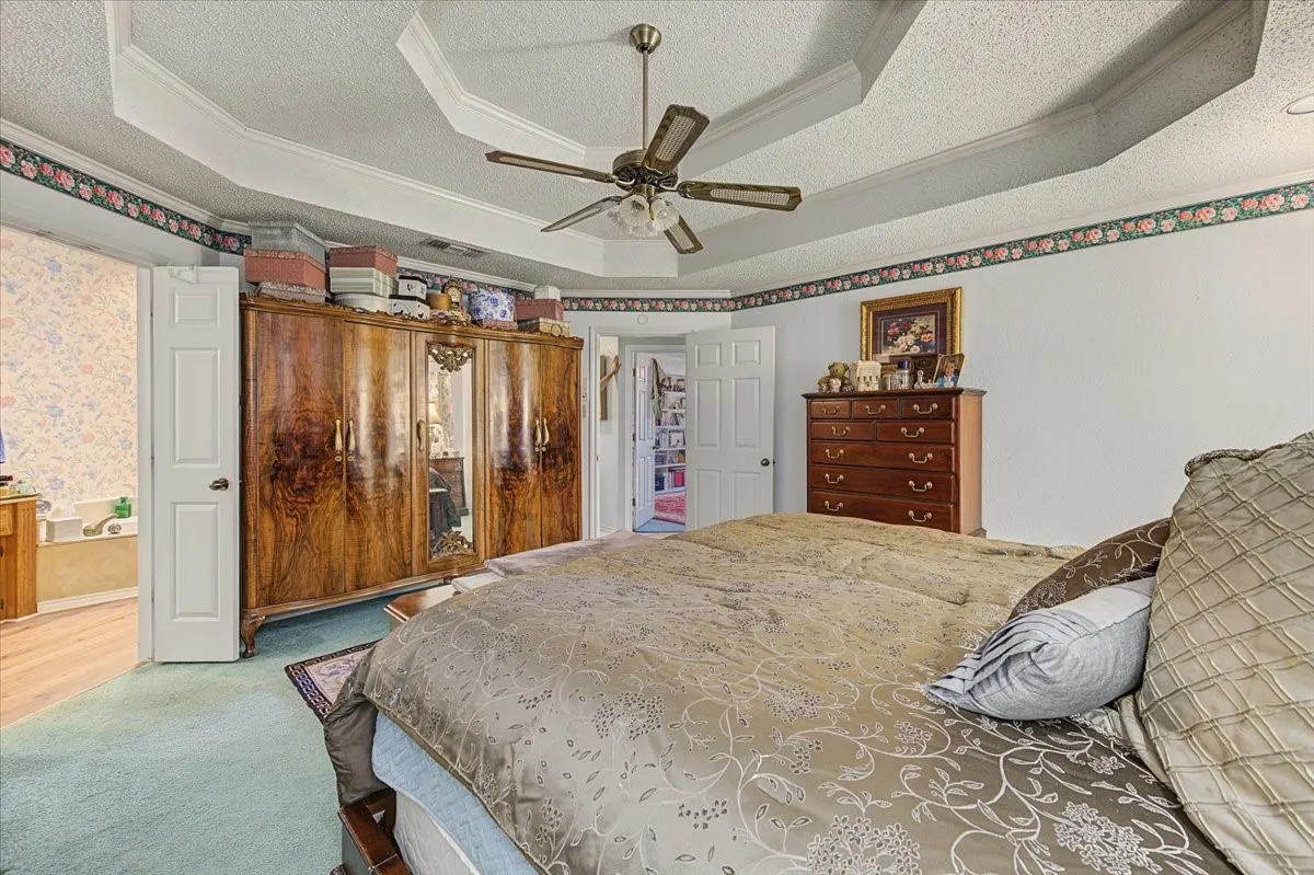 Single Family Residence For Sale in Tarrant County , 1300 Oak Harbor Boulevard, Azle, Texas 76020, 3 Bedroom, 2 Bathroom, 2 Garage spaces, 1,920 Sqft, built in 1987, mls#21394559, Real Estate Agent in Azle, Homes For Sale in Tarrant county, Homes For Sale in Azle, Realtor in Azle Texas, Real Estate Brokerage Independent Realty Texas, Luminita Cordes Realtor