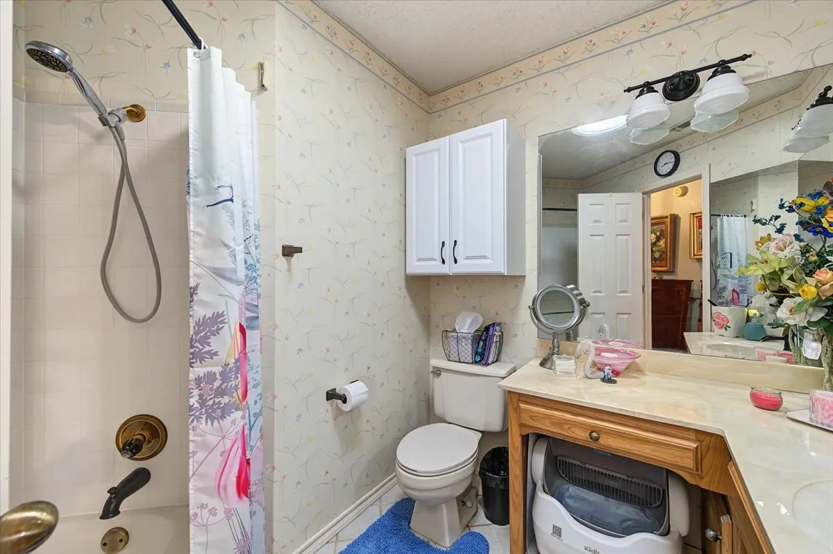 Single Family Residence For Sale in Tarrant County , 1300 Oak Harbor Boulevard, Azle, Texas 76020, 3 Bedroom, 2 Bathroom, 2 Garage spaces, 1,920 Sqft, built in 1987, mls#21394559, Real Estate Agent in Azle, Homes For Sale in Tarrant county, Homes For Sale in Azle, Realtor in Azle Texas, Real Estate Brokerage Independent Realty Texas, Luminita Cordes Realtor