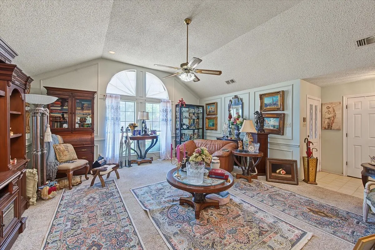 Single Family Residence For Sale in Tarrant County , 1300 Oak Harbor Boulevard, Azle, Texas 76020, 3 Bedroom, 2 Bathroom, 2 Garage spaces, 1,920 Sqft, built in 1987, mls#21394559, Real Estate Agent in Azle, Homes For Sale in Tarrant county, Homes For Sale in Azle, Realtor in Azle Texas, Real Estate Brokerage Independent Realty Texas, Luminita Cordes Realtor