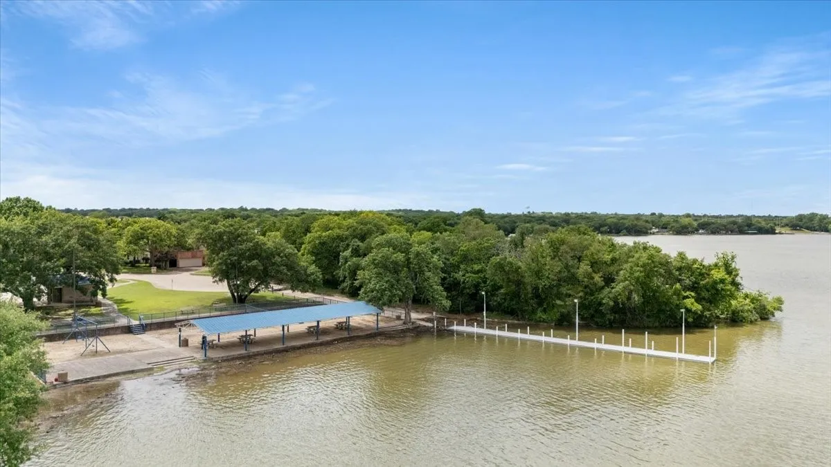 Single Family Residence For Sale in Tarrant County , 1300 Oak Harbor Boulevard, Azle, Texas 76020, 3 Bedroom, 2 Bathroom, 2 Garage spaces, 1,920 Sqft, built in 1987, mls#21394559, Real Estate Agent in Azle, Homes For Sale in Tarrant county, Homes For Sale in Azle, Realtor in Azle Texas, Real Estate Brokerage Independent Realty Texas, Luminita Cordes Realtor