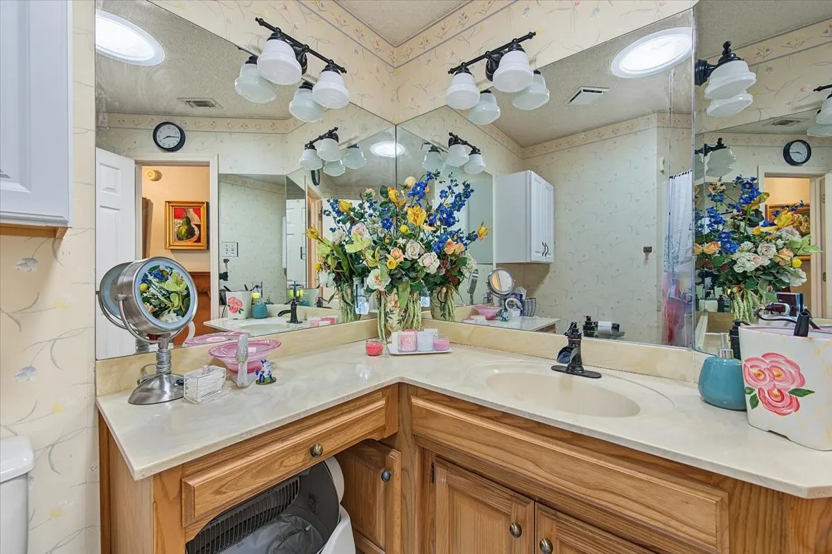 Single Family Residence For Sale in Tarrant County , 1300 Oak Harbor Boulevard, Azle, Texas 76020, 3 Bedroom, 2 Bathroom, 2 Garage spaces, 1,920 Sqft, built in 1987, mls#21394559, Real Estate Agent in Azle, Homes For Sale in Tarrant county, Homes For Sale in Azle, Realtor in Azle Texas, Real Estate Brokerage Independent Realty Texas, Luminita Cordes Realtor