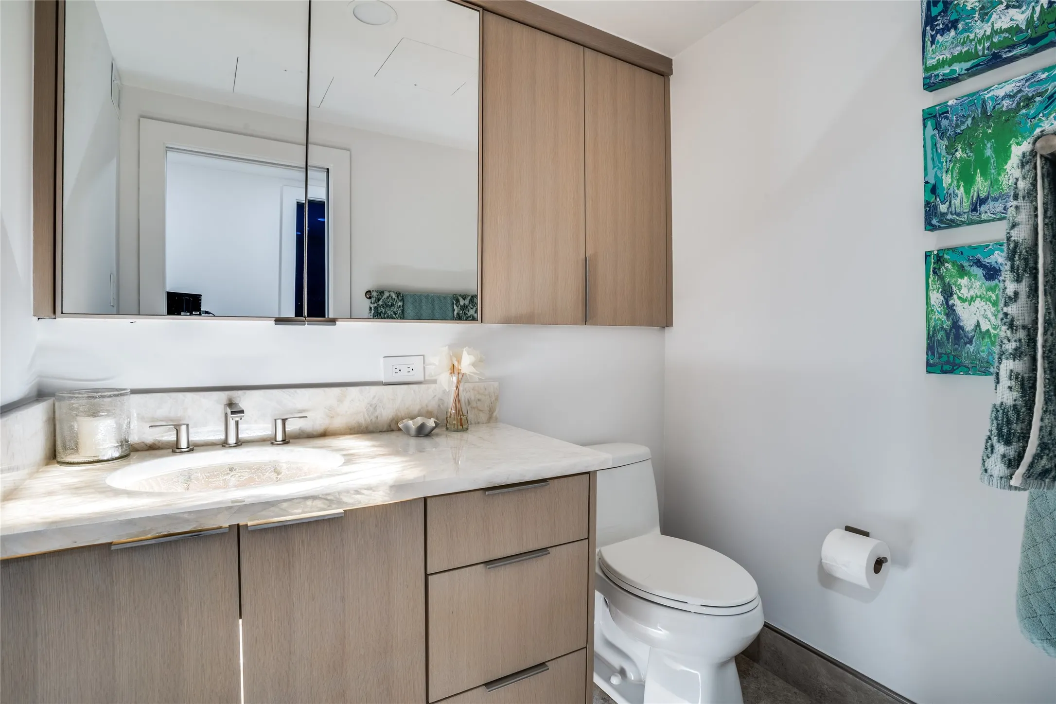 Powder bath has Castillo quartzite translucent countertop
