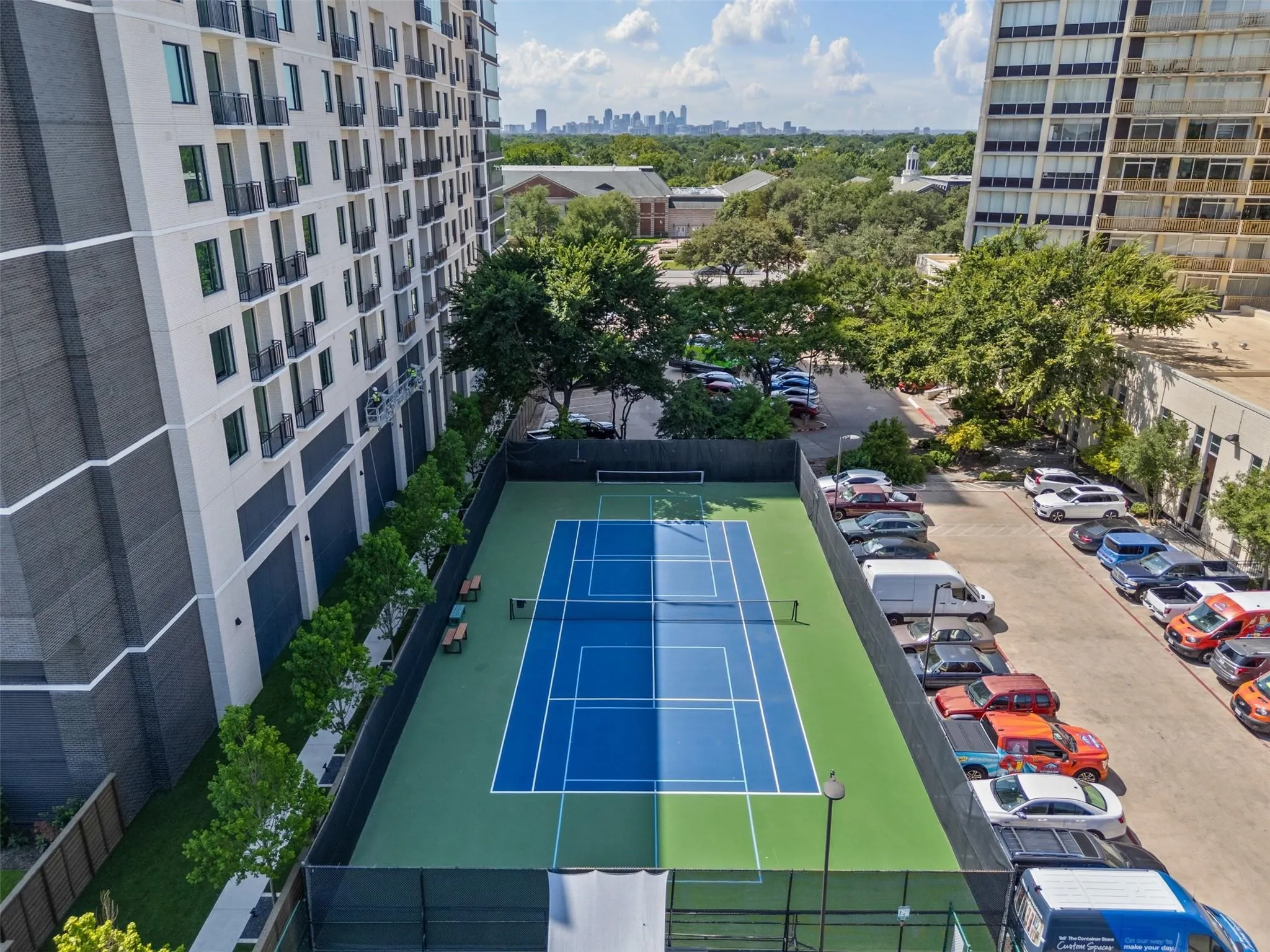 Pickleball-tennis court