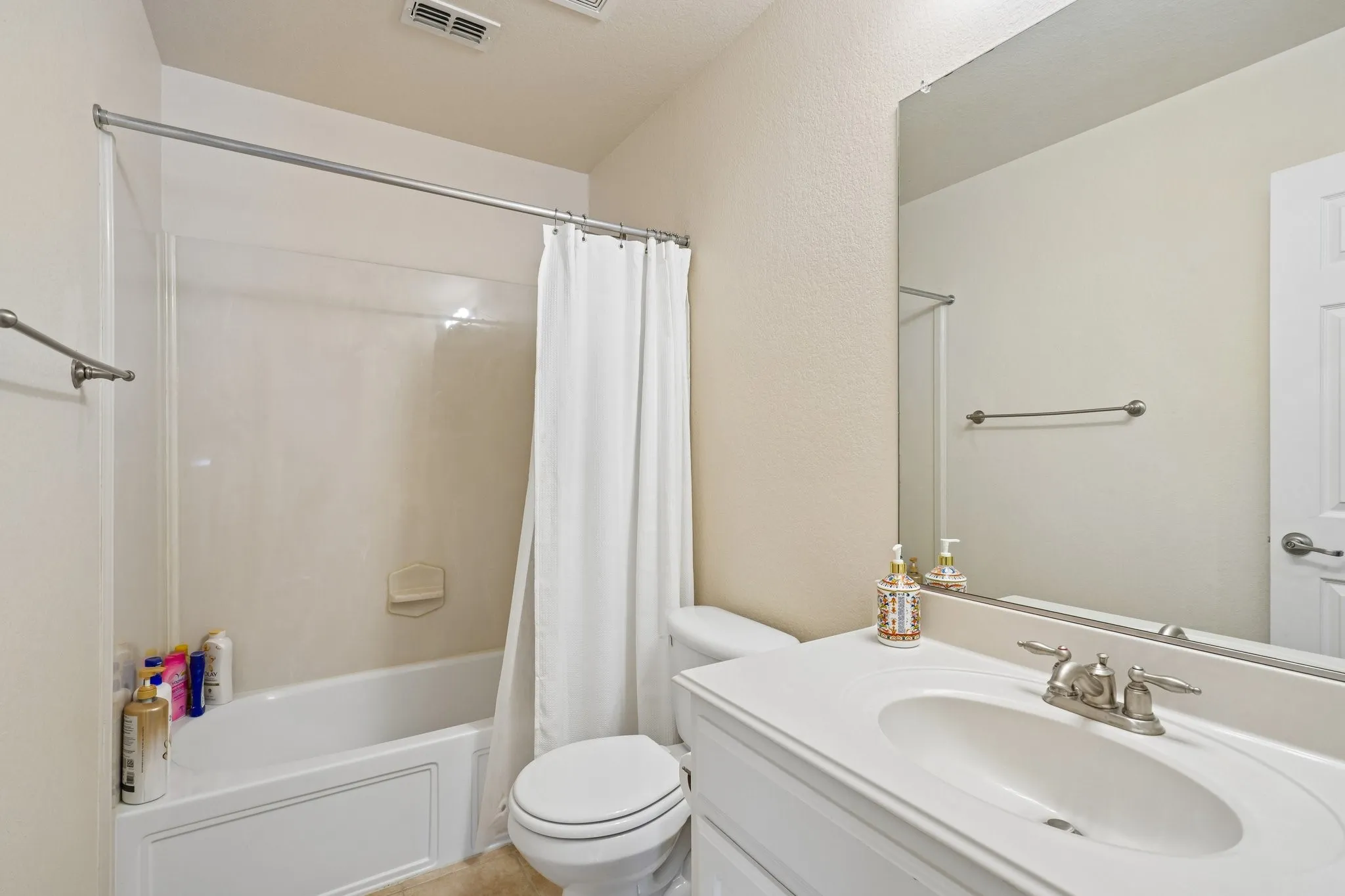 Single Family Residence For Rent in Tarrant County , 12308 Durango Root Drive, Fort Worth, Texas 76244, 4 Bedroom, 3 Bathroom, 2 Garage spaces, 2,429 Sqft, built in 2007, mls#21394823, Real Estate Agent in Fort Worth, Homes For Rent in Tarrant county, Homes For Rent in Fort Worth, Realtor in Fort Worth Texas, Real Estate Brokerage Independent Realty Texas, Luminita Cordes Realtor
