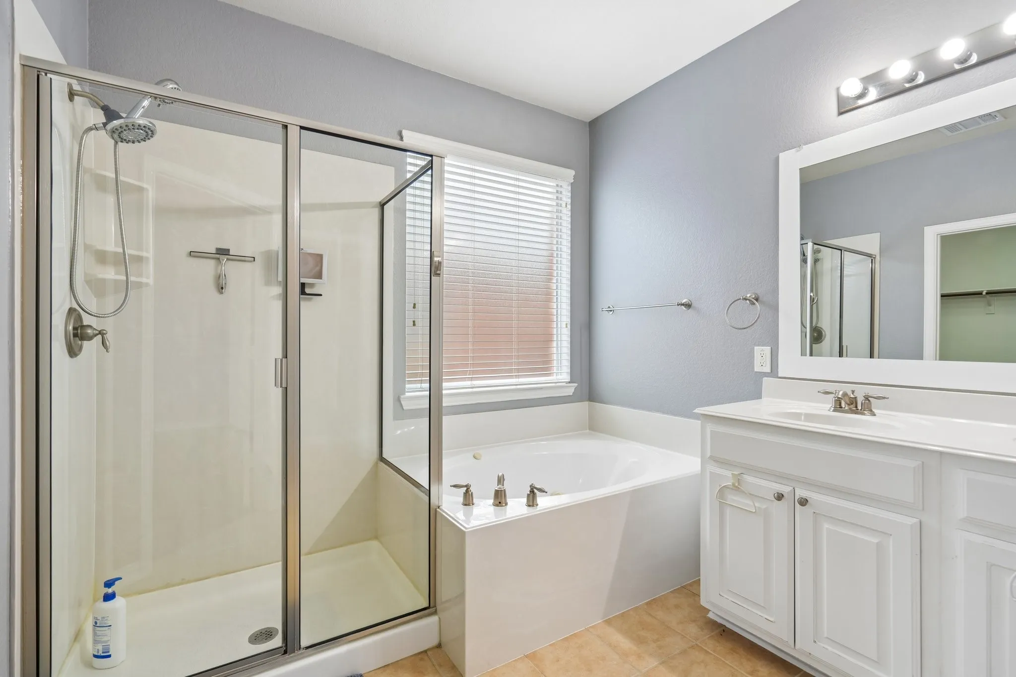 Single Family Residence For Rent in Tarrant County , 12308 Durango Root Drive, Fort Worth, Texas 76244, 4 Bedroom, 3 Bathroom, 2 Garage spaces, 2,429 Sqft, built in 2007, mls#21394823, Real Estate Agent in Fort Worth, Homes For Rent in Tarrant county, Homes For Rent in Fort Worth, Realtor in Fort Worth Texas, Real Estate Brokerage Independent Realty Texas, Luminita Cordes Realtor