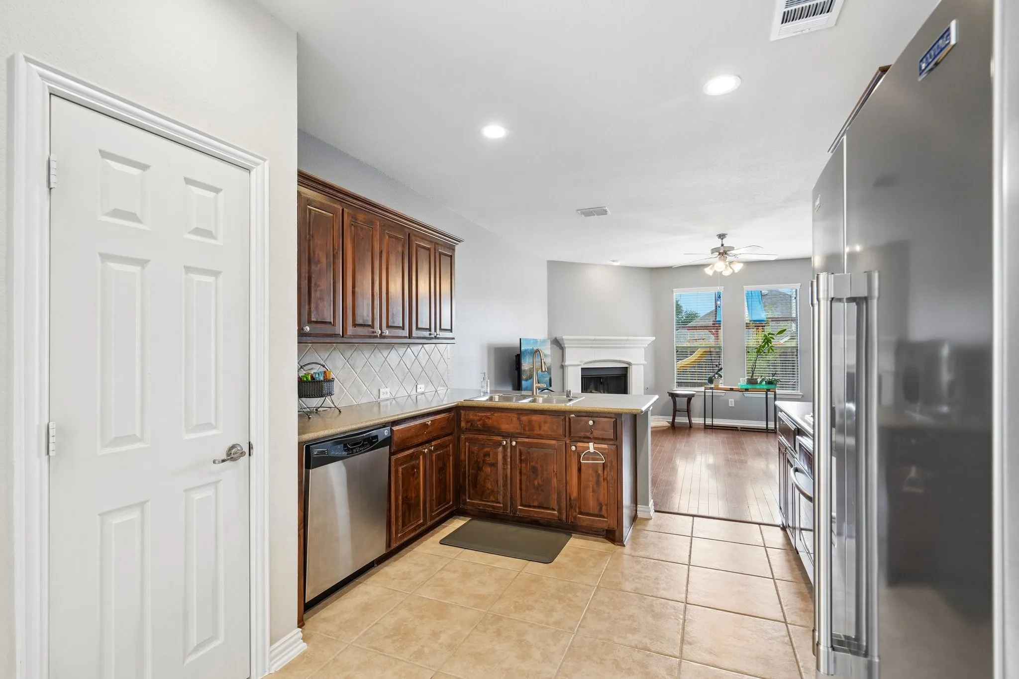 Single Family Residence For Rent in Tarrant County , 12308 Durango Root Drive, Fort Worth, Texas 76244, 4 Bedroom, 3 Bathroom, 2 Garage spaces, 2,429 Sqft, built in 2007, mls#21394823, Real Estate Agent in Fort Worth, Homes For Rent in Tarrant county, Homes For Rent in Fort Worth, Realtor in Fort Worth Texas, Real Estate Brokerage Independent Realty Texas, Luminita Cordes Realtor