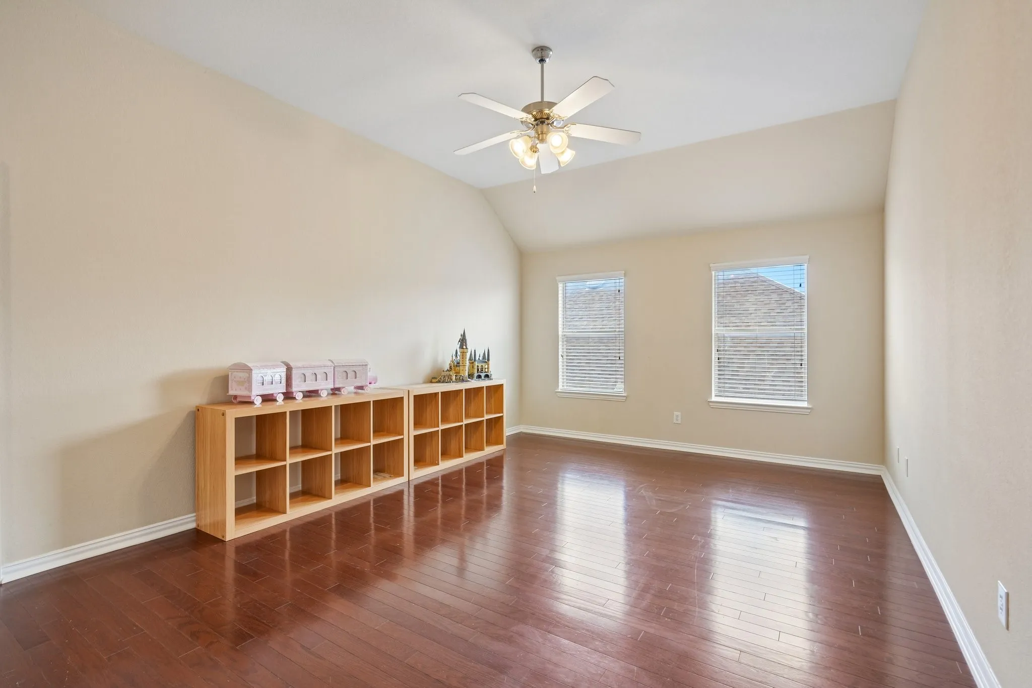 Single Family Residence For Rent in Tarrant County , 12308 Durango Root Drive, Fort Worth, Texas 76244, 4 Bedroom, 3 Bathroom, 2 Garage spaces, 2,429 Sqft, built in 2007, mls#21394823, Real Estate Agent in Fort Worth, Homes For Rent in Tarrant county, Homes For Rent in Fort Worth, Realtor in Fort Worth Texas, Real Estate Brokerage Independent Realty Texas, Luminita Cordes Realtor