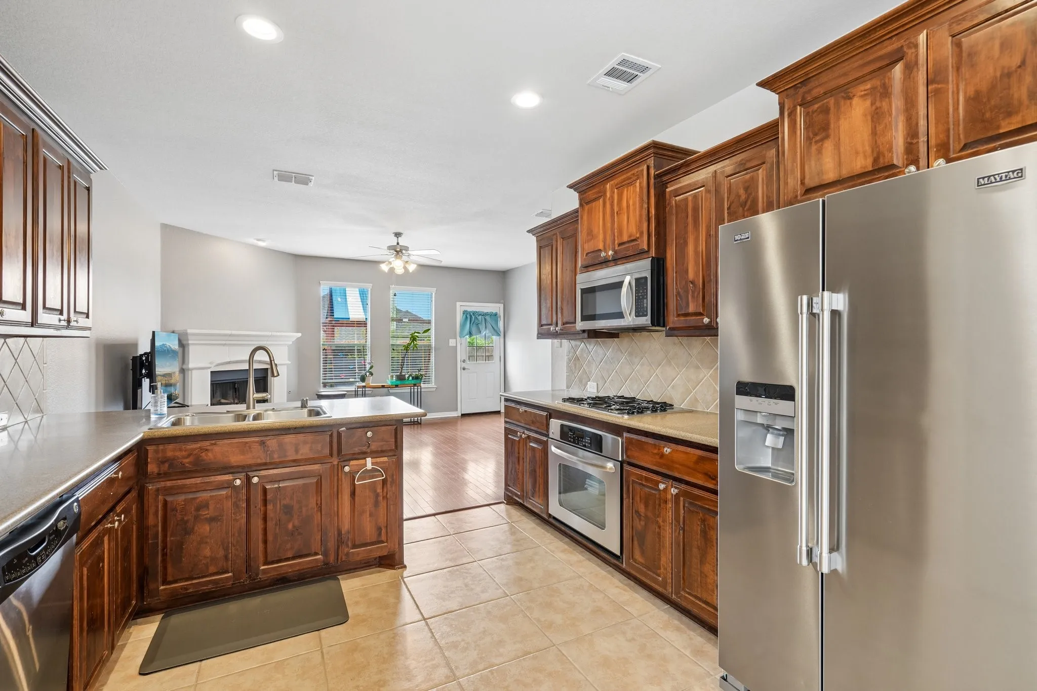 Single Family Residence For Rent in Tarrant County , 12308 Durango Root Drive, Fort Worth, Texas 76244, 4 Bedroom, 3 Bathroom, 2 Garage spaces, 2,429 Sqft, built in 2007, mls#21394823, Real Estate Agent in Fort Worth, Homes For Rent in Tarrant county, Homes For Rent in Fort Worth, Realtor in Fort Worth Texas, Real Estate Brokerage Independent Realty Texas, Luminita Cordes Realtor