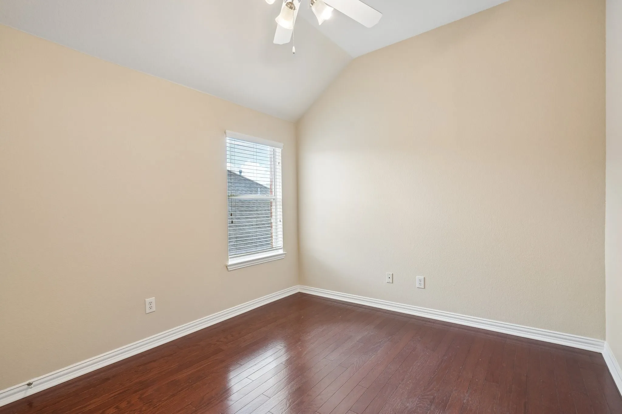 Single Family Residence For Rent in Tarrant County , 12308 Durango Root Drive, Fort Worth, Texas 76244, 4 Bedroom, 3 Bathroom, 2 Garage spaces, 2,429 Sqft, built in 2007, mls#21394823, Real Estate Agent in Fort Worth, Homes For Rent in Tarrant county, Homes For Rent in Fort Worth, Realtor in Fort Worth Texas, Real Estate Brokerage Independent Realty Texas, Luminita Cordes Realtor