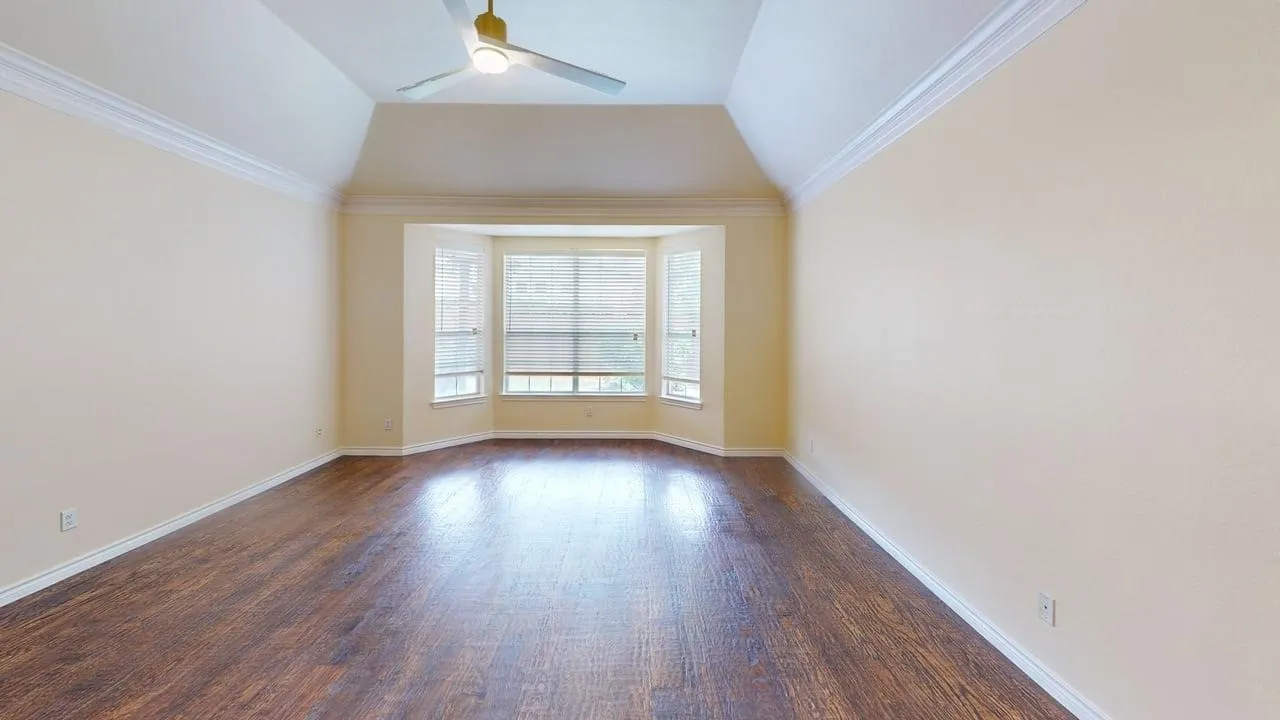 Vaulted ceiling with a ceiling fan and light fixture
