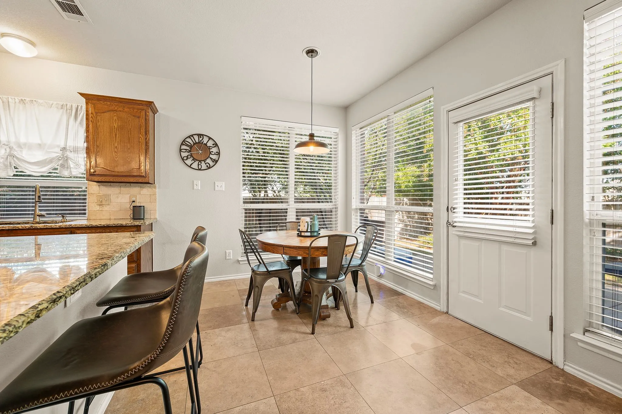 Single Family Residence For Sale in Tarrant County , 4129 Bedington Lane, Fort Worth, Texas 76244, 4 Bedroom, 3 Bathroom, 2 Garage spaces, 2,498 Sqft, built in 2005, mls#21393976, Real Estate Agent in Fort Worth, Homes For Sale in Tarrant county, Homes For Sale in Fort Worth, Realtor in Fort Worth Texas, Real Estate Brokerage Independent Realty Texas, Luminita Cordes Realtor