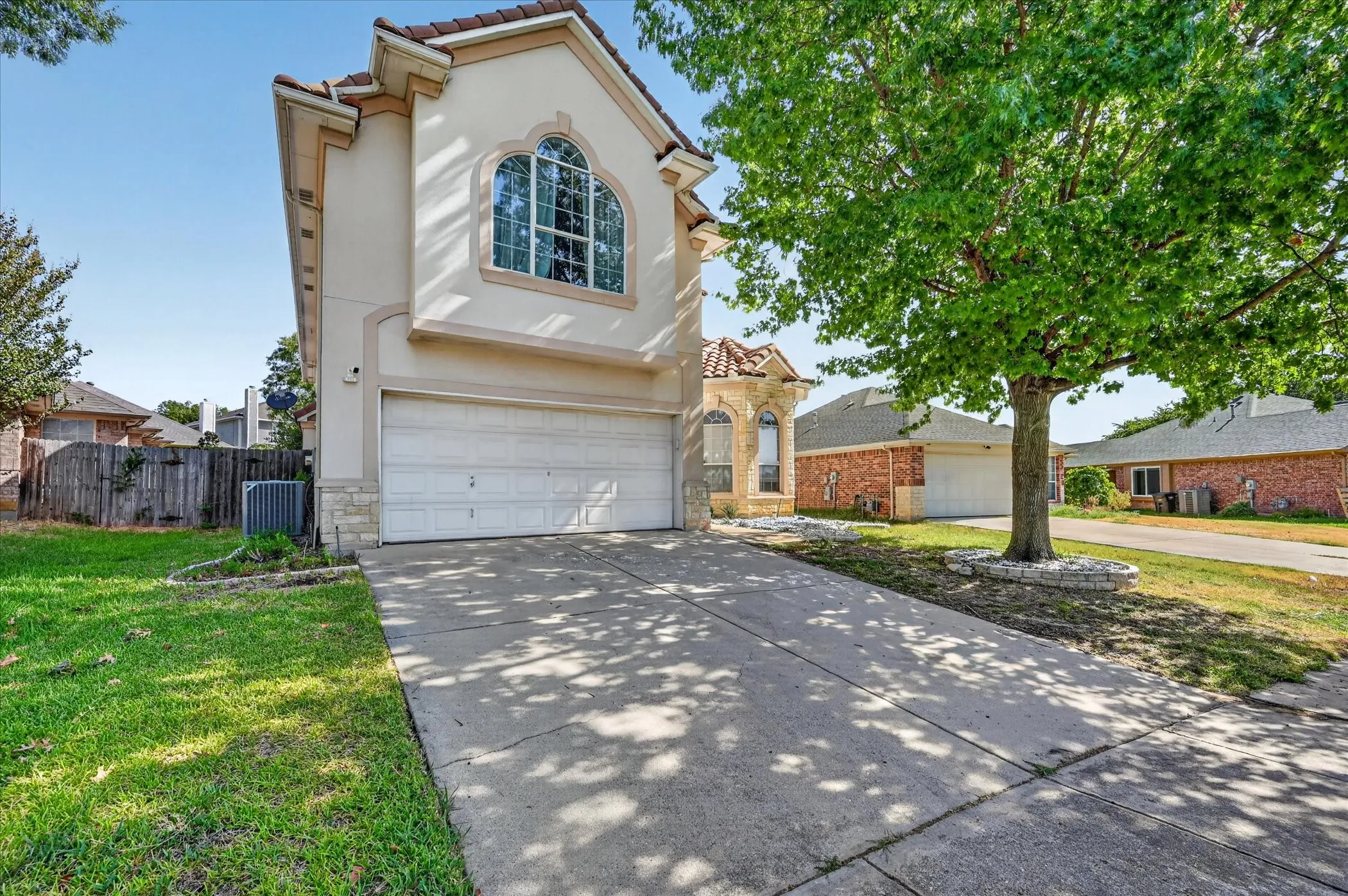 Single Family Residence For Rent in Tarrant County , 8728 Lariat Circle, Fort Worth, Texas 76244, 4 Bedroom, 4 Bathroom, 2 Garage spaces, 2,983 Sqft, built in 2002, mls#21392405, Real Estate Agent in Fort Worth, Homes For Rent in Tarrant county, Homes For Rent in Fort Worth, Realtor in Fort Worth Texas, Real Estate Brokerage Independent Realty Texas, Luminita Cordes Realtor