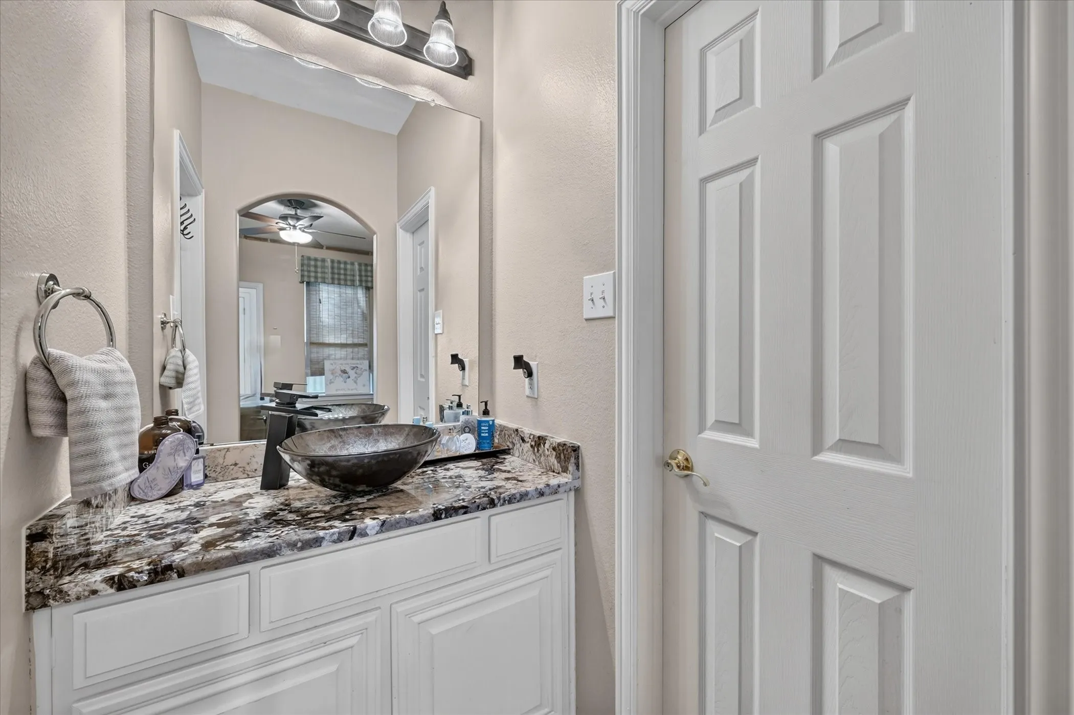Single Family Residence For Rent in Tarrant County , 8728 Lariat Circle, Fort Worth, Texas 76244, 4 Bedroom, 4 Bathroom, 2 Garage spaces, 2,983 Sqft, built in 2002, mls#21392405, Real Estate Agent in Fort Worth, Homes For Rent in Tarrant county, Homes For Rent in Fort Worth, Realtor in Fort Worth Texas, Real Estate Brokerage Independent Realty Texas, Luminita Cordes Realtor