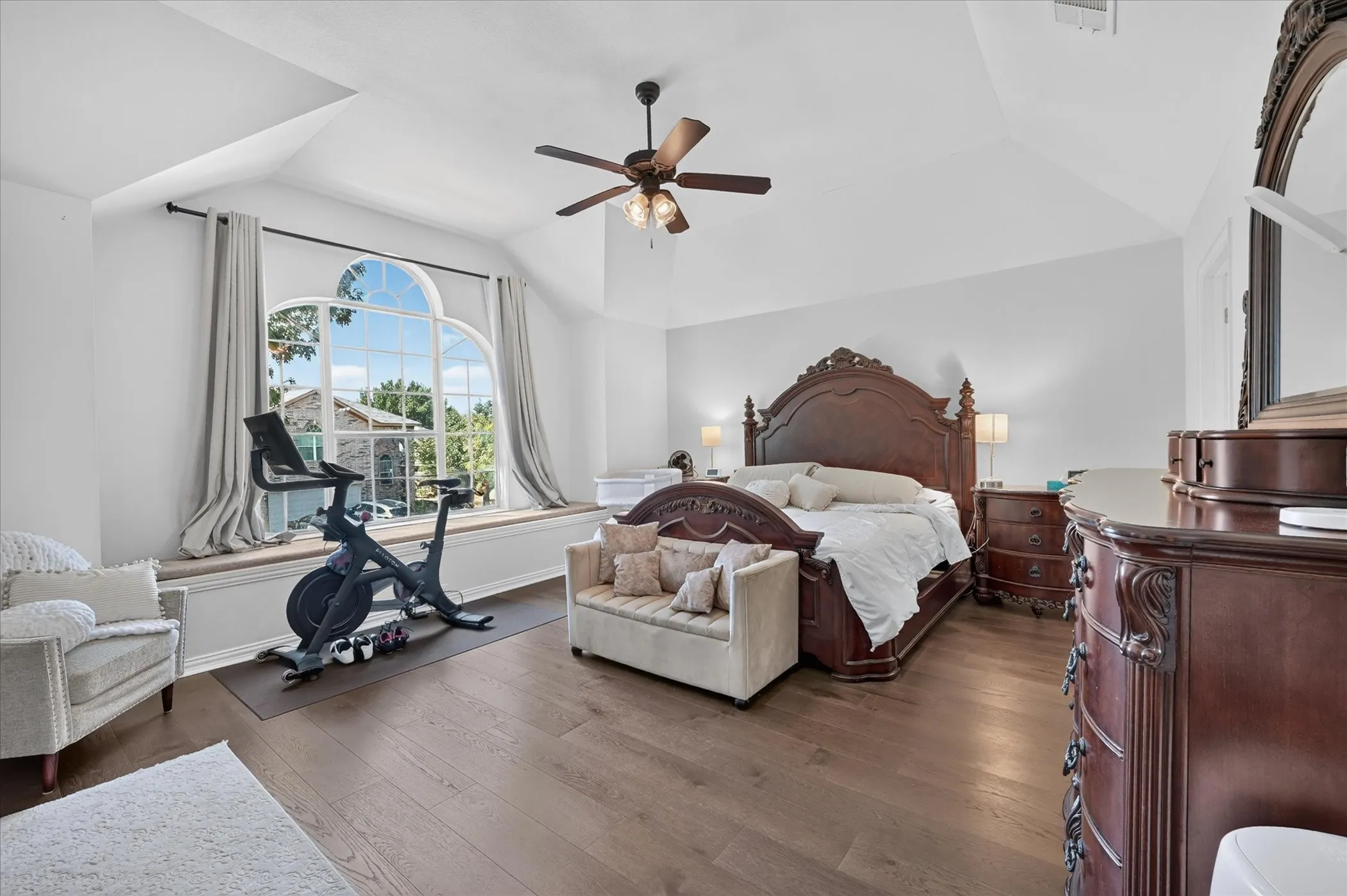 Single Family Residence For Rent in Tarrant County , 8728 Lariat Circle, Fort Worth, Texas 76244, 4 Bedroom, 4 Bathroom, 2 Garage spaces, 2,983 Sqft, built in 2002, mls#21392405, Real Estate Agent in Fort Worth, Homes For Rent in Tarrant county, Homes For Rent in Fort Worth, Realtor in Fort Worth Texas, Real Estate Brokerage Independent Realty Texas, Luminita Cordes Realtor