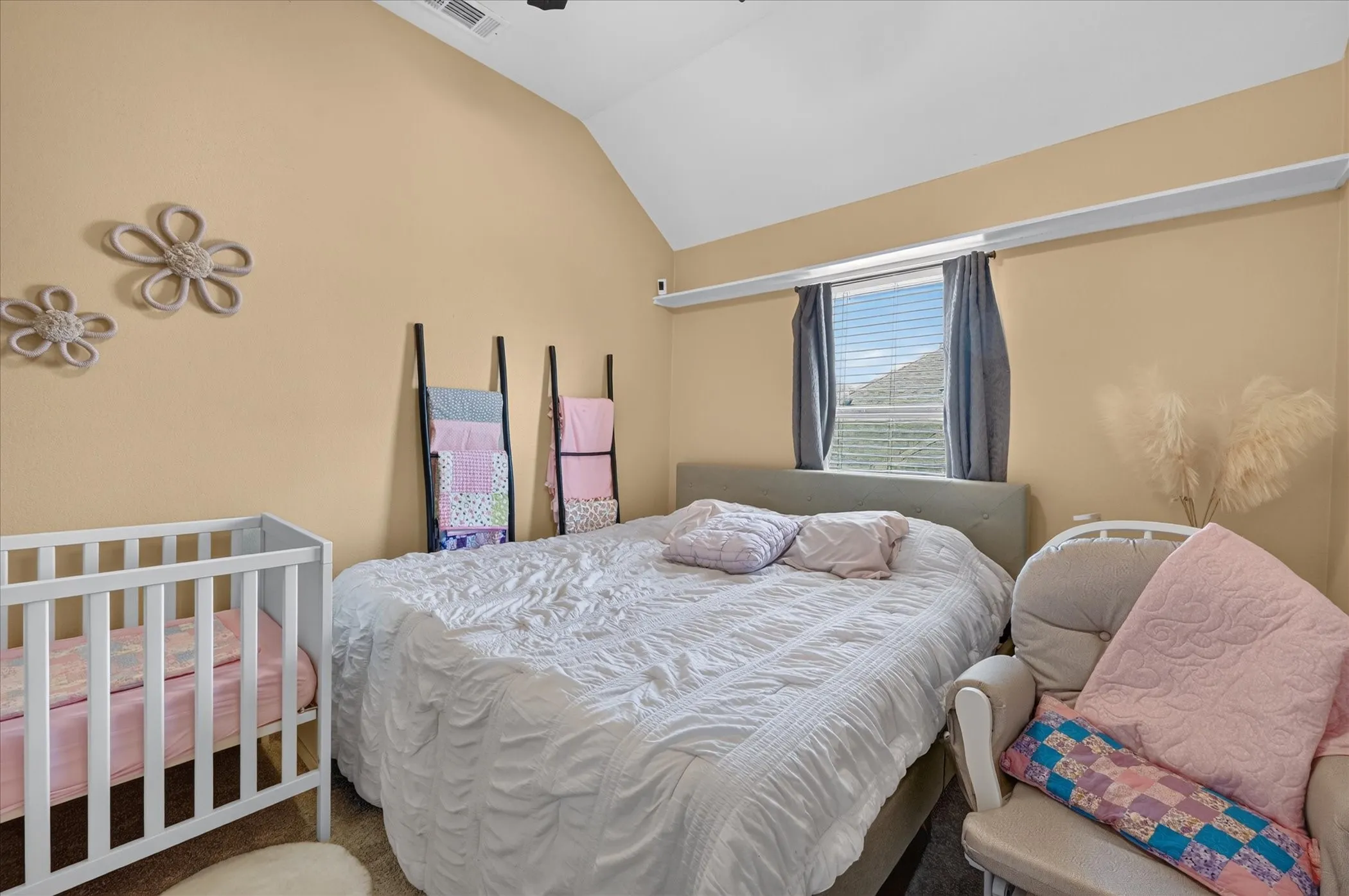 Single Family Residence For Rent in Tarrant County , 8728 Lariat Circle, Fort Worth, Texas 76244, 4 Bedroom, 4 Bathroom, 2 Garage spaces, 2,983 Sqft, built in 2002, mls#21392405, Real Estate Agent in Fort Worth, Homes For Rent in Tarrant county, Homes For Rent in Fort Worth, Realtor in Fort Worth Texas, Real Estate Brokerage Independent Realty Texas, Luminita Cordes Realtor