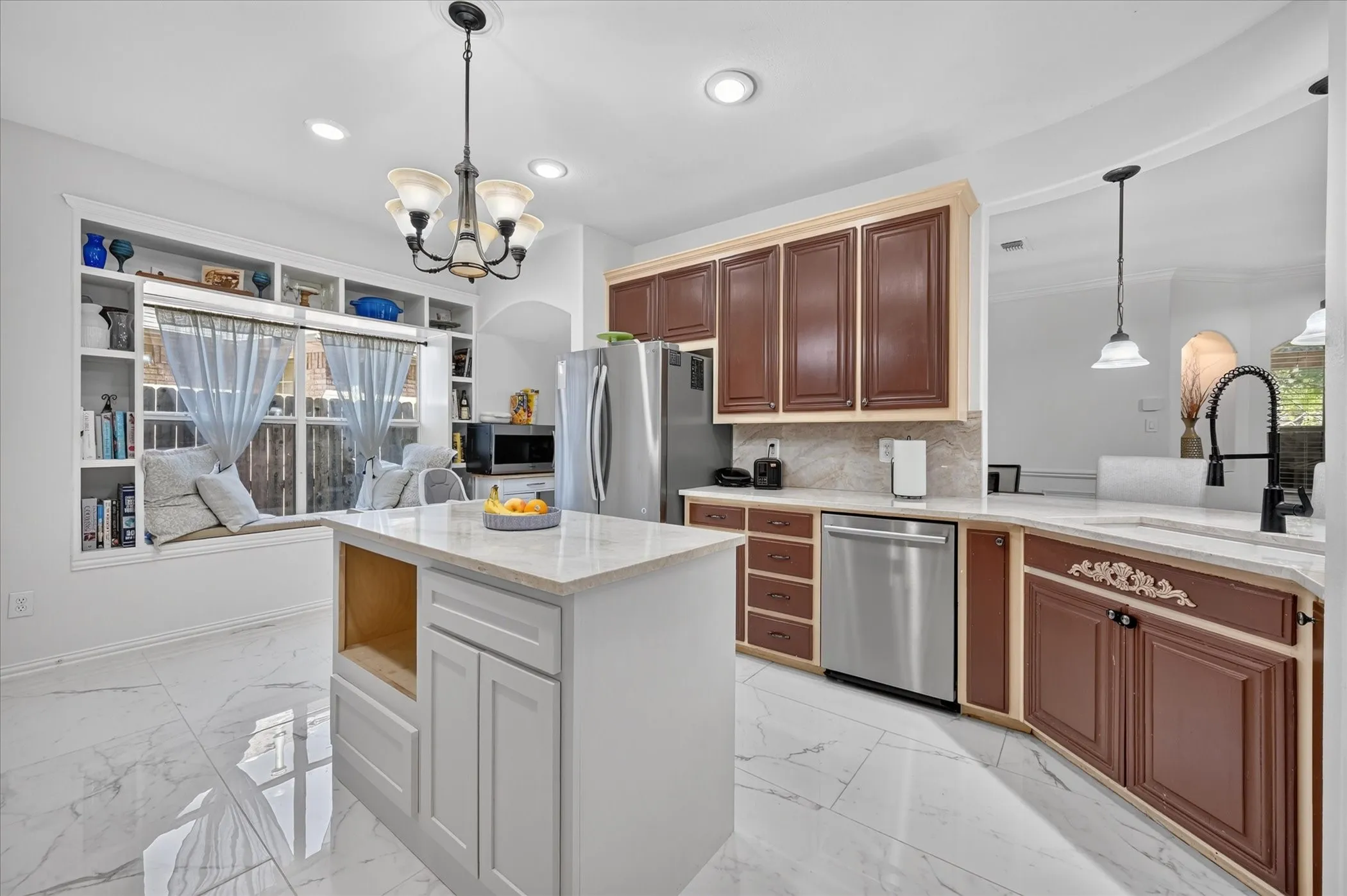 Single Family Residence For Rent in Tarrant County , 8728 Lariat Circle, Fort Worth, Texas 76244, 4 Bedroom, 4 Bathroom, 2 Garage spaces, 2,983 Sqft, built in 2002, mls#21392405, Real Estate Agent in Fort Worth, Homes For Rent in Tarrant county, Homes For Rent in Fort Worth, Realtor in Fort Worth Texas, Real Estate Brokerage Independent Realty Texas, Luminita Cordes Realtor