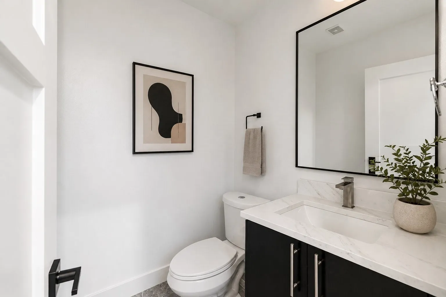 Townhouse For Rent in Dallas County , 3200 Thomas Avenue F, Dallas, Texas 75204, 3 Bedroom, 4 Bathroom, 2 Garage spaces, 2,958 Sqft, built in 2007, mls#21394846, Real Estate Agent in Dallas, Homes For Rent in Dallas county, Homes For Rent in Dallas, Realtor in Dallas Texas, Real Estate Brokerage Independent Realty Texas, Luminita Cordes Realtor