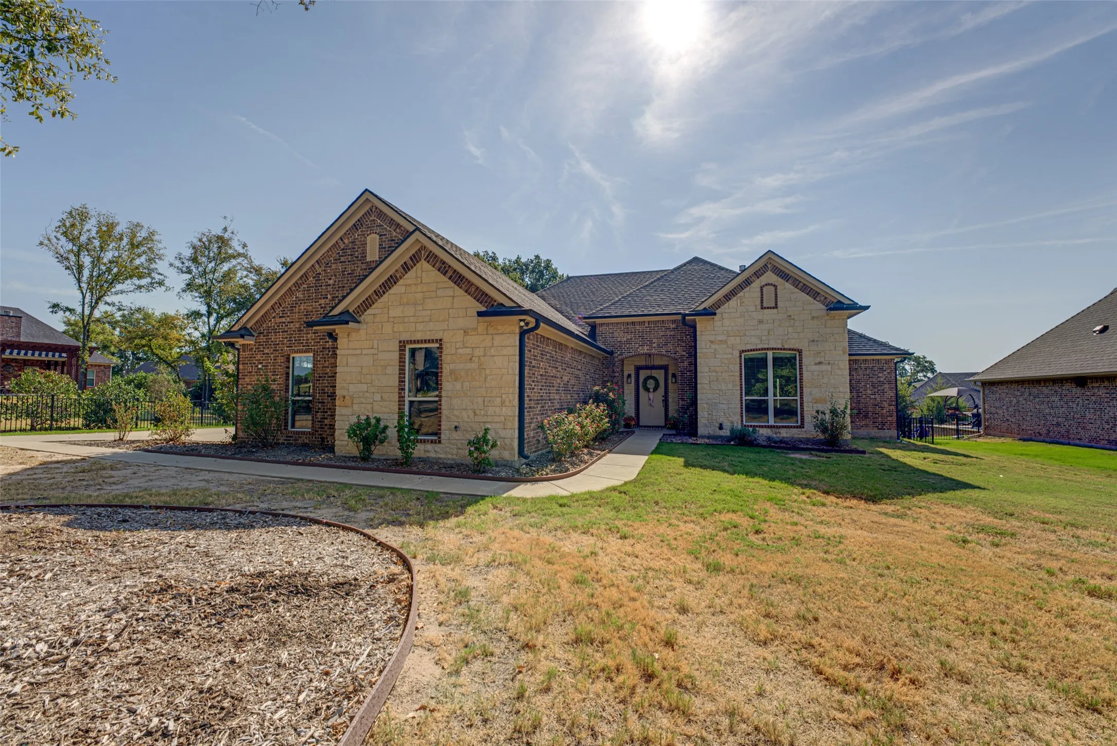 Single Family Residence For Sale in Kaufman County , 101 Lighthouse Lane, Mabank, Texas 75143, 3 Bedroom, 2 Bathroom, 2 Garage spaces, 2,054 Sqft, built in 2020, mls#21394463, Real Estate Agent in Mabank, Homes For Sale in Kaufman county, Homes For Sale in Mabank, Realtor in Mabank Texas, Real Estate Brokerage Independent Realty Texas, Luminita Cordes Realtor