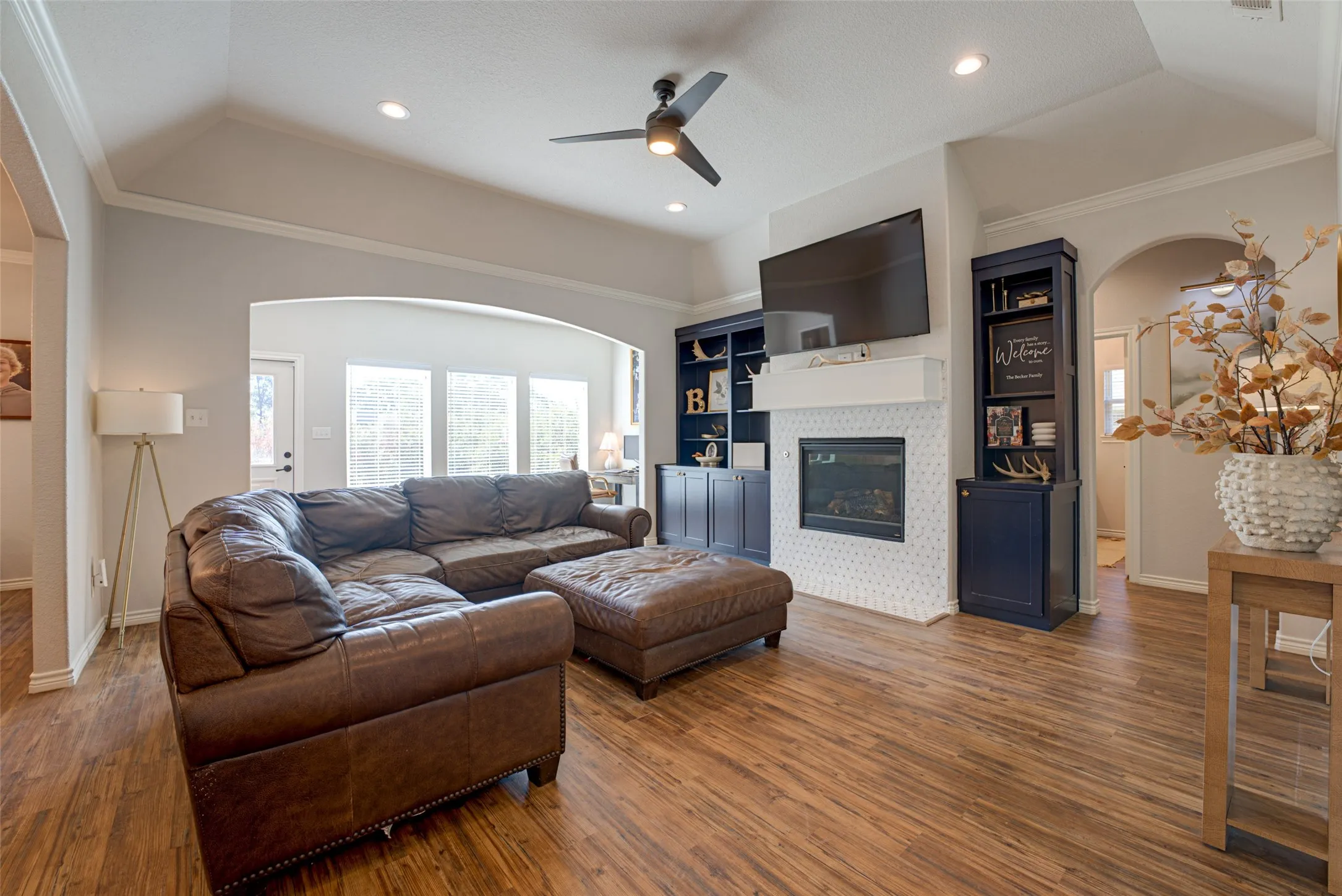 Single Family Residence For Sale in Kaufman County , 101 Lighthouse Lane, Mabank, Texas 75143, 3 Bedroom, 2 Bathroom, 2 Garage spaces, 2,054 Sqft, built in 2020, mls#21394463, Real Estate Agent in Mabank, Homes For Sale in Kaufman county, Homes For Sale in Mabank, Realtor in Mabank Texas, Real Estate Brokerage Independent Realty Texas, Luminita Cordes Realtor