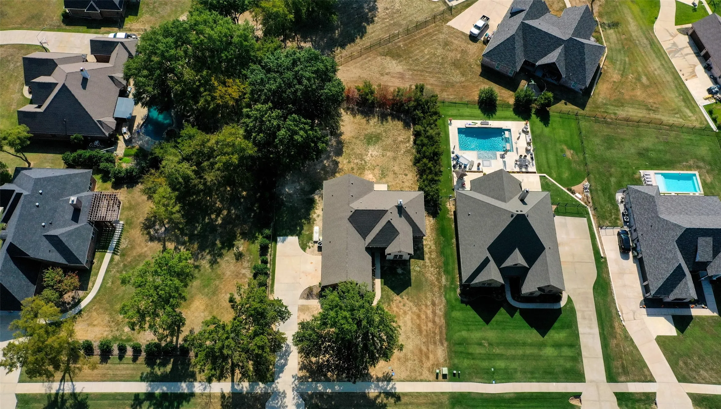 Single Family Residence For Sale in Kaufman County , 101 Lighthouse Lane, Mabank, Texas 75143, 3 Bedroom, 2 Bathroom, 2 Garage spaces, 2,054 Sqft, built in 2020, mls#21394463, Real Estate Agent in Mabank, Homes For Sale in Kaufman county, Homes For Sale in Mabank, Realtor in Mabank Texas, Real Estate Brokerage Independent Realty Texas, Luminita Cordes Realtor