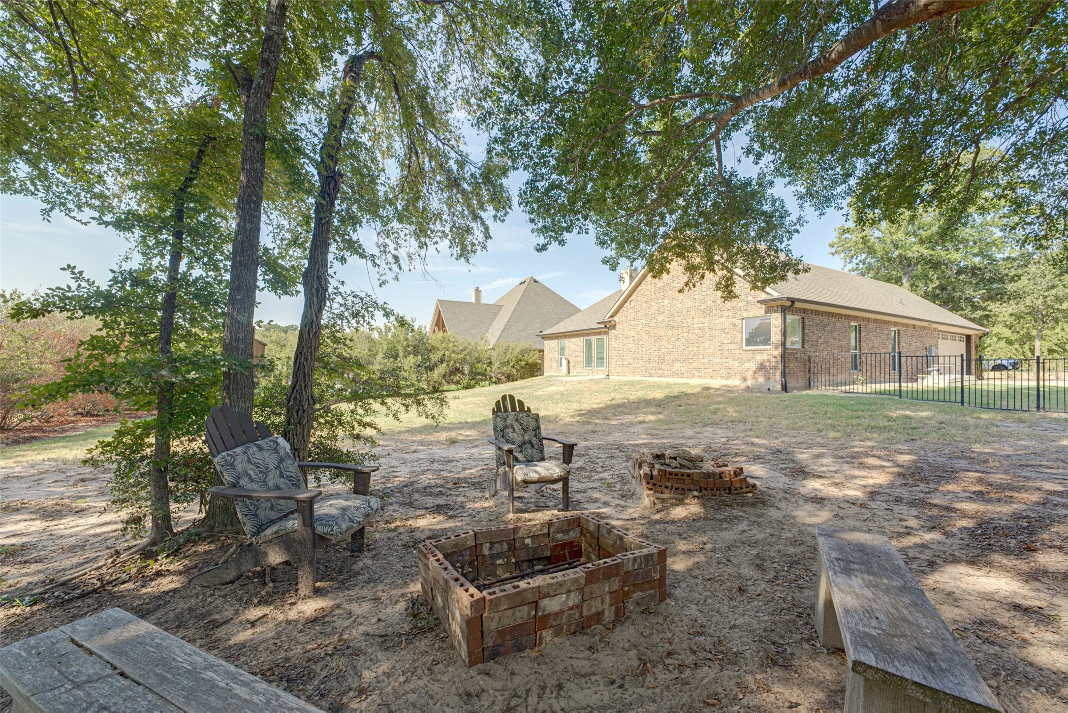 Single Family Residence For Sale in Kaufman County , 101 Lighthouse Lane, Mabank, Texas 75143, 3 Bedroom, 2 Bathroom, 2 Garage spaces, 2,054 Sqft, built in 2020, mls#21394463, Real Estate Agent in Mabank, Homes For Sale in Kaufman county, Homes For Sale in Mabank, Realtor in Mabank Texas, Real Estate Brokerage Independent Realty Texas, Luminita Cordes Realtor