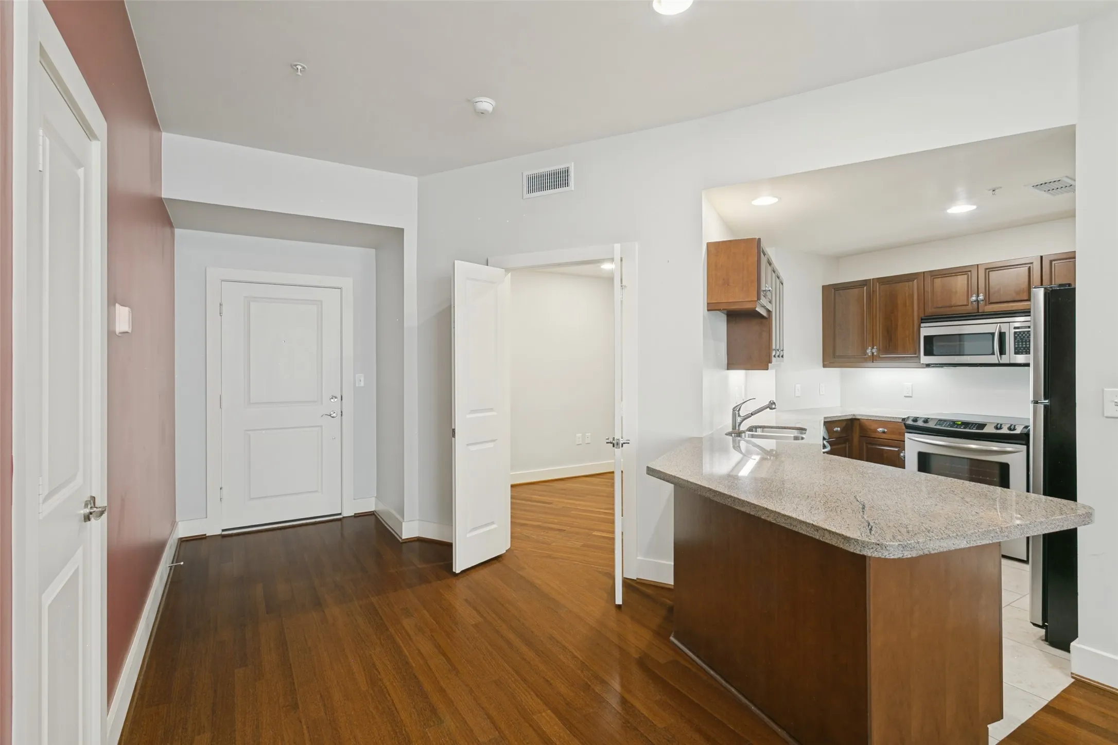 Condominium For Sale in Tarrant County , 411 W 7th Street 707, Fort Worth, Texas 76102, 1 Bedroom, 1 Bathroom, Garage spaces, 1,056 Sqft, built in 1921, mls#21364207, Real Estate Agent in Fort Worth, Homes For Sale in Tarrant county, Homes For Sale in Fort Worth, Realtor in Fort Worth Texas, Real Estate Brokerage Independent Realty Texas, Luminita Cordes Realtor