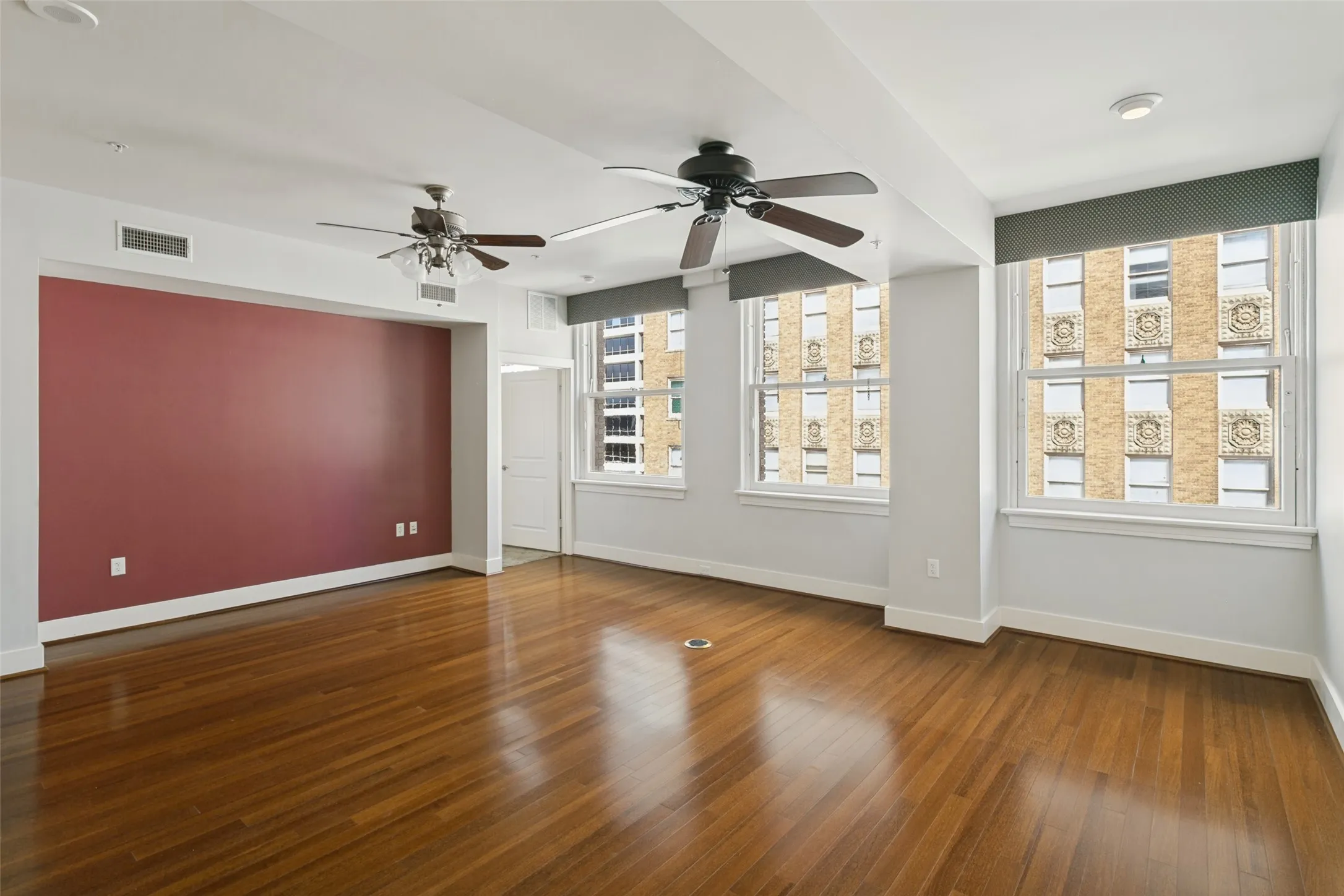 Condominium For Sale in Tarrant County , 411 W 7th Street 707, Fort Worth, Texas 76102, 1 Bedroom, 1 Bathroom, Garage spaces, 1,056 Sqft, built in 1921, mls#21364207, Real Estate Agent in Fort Worth, Homes For Sale in Tarrant county, Homes For Sale in Fort Worth, Realtor in Fort Worth Texas, Real Estate Brokerage Independent Realty Texas, Luminita Cordes Realtor