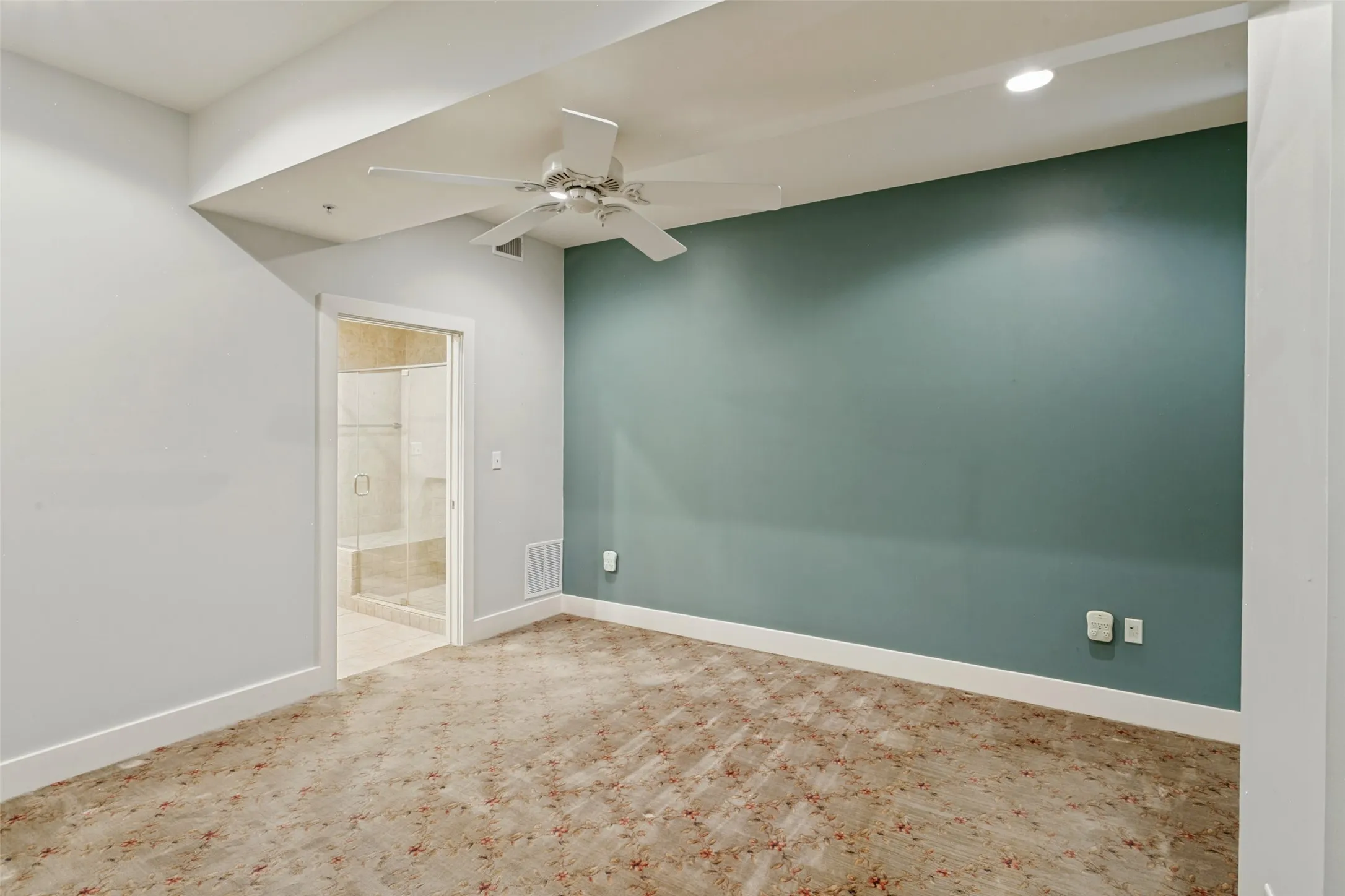 Condominium For Sale in Tarrant County , 411 W 7th Street 707, Fort Worth, Texas 76102, 1 Bedroom, 1 Bathroom, Garage spaces, 1,056 Sqft, built in 1921, mls#21364207, Real Estate Agent in Fort Worth, Homes For Sale in Tarrant county, Homes For Sale in Fort Worth, Realtor in Fort Worth Texas, Real Estate Brokerage Independent Realty Texas, Luminita Cordes Realtor
