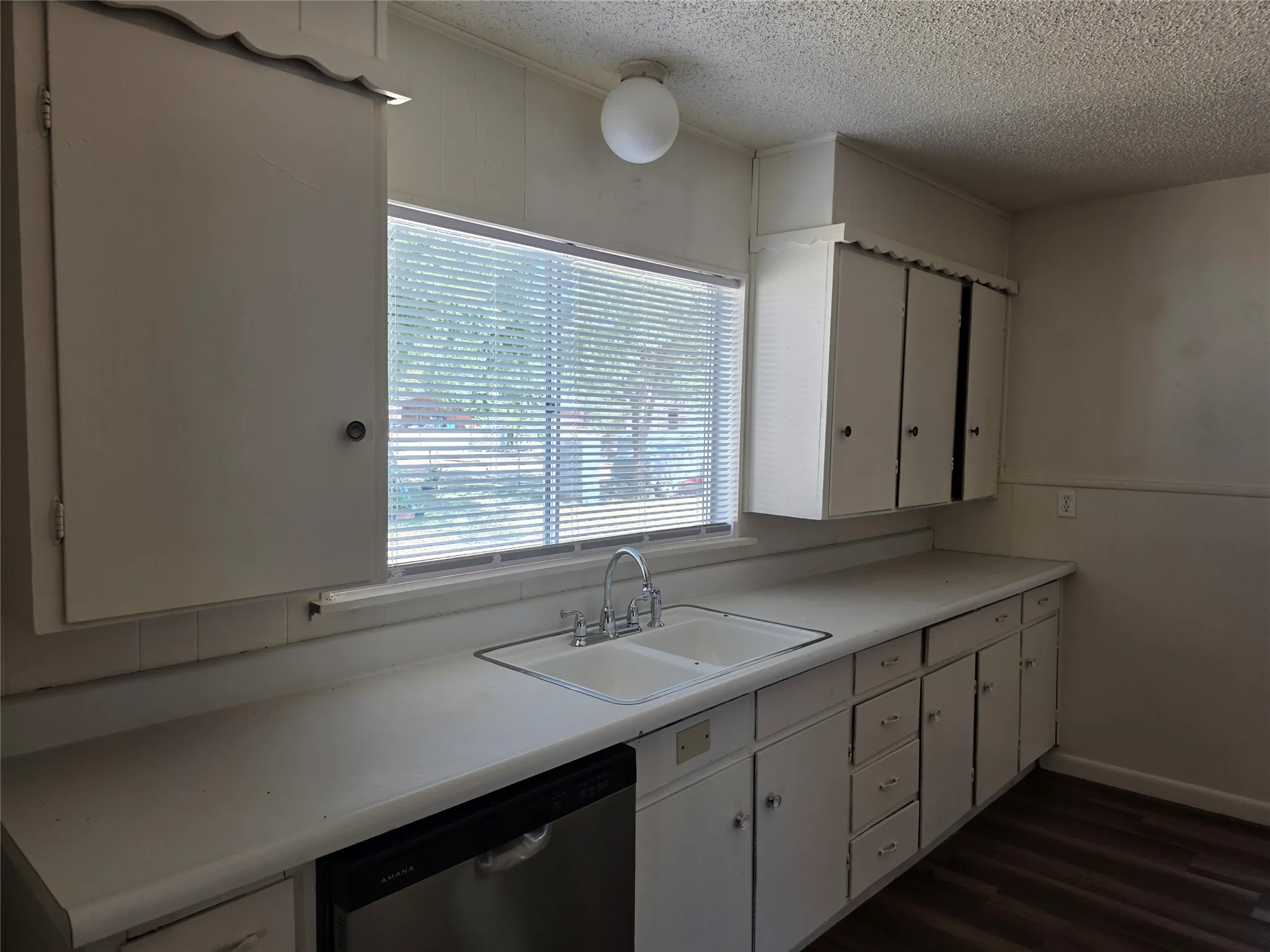 Single Family Residence For Sale in Montague County , 507 Orchard Street, Bowie, Texas 76230, 2 Bedroom, 1 Bathroom, Garage spaces, 1,120 Sqft, built in 1905, mls#21365287, Real Estate Agent in Bowie, Homes For Sale in Montague county, Homes For Sale in Bowie, Realtor in Bowie Texas, Real Estate Brokerage Independent Realty Texas, Luminita Cordes Realtor