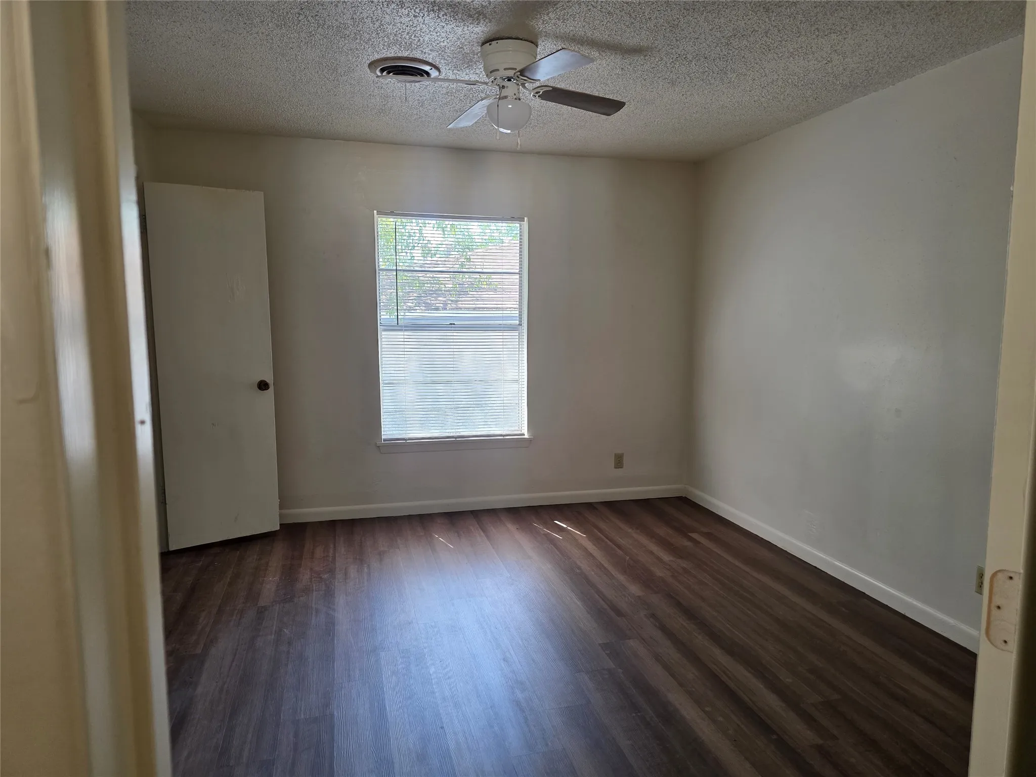 Single Family Residence For Sale in Montague County , 507 Orchard Street, Bowie, Texas 76230, 2 Bedroom, 1 Bathroom, Garage spaces, 1,120 Sqft, built in 1905, mls#21365287, Real Estate Agent in Bowie, Homes For Sale in Montague county, Homes For Sale in Bowie, Realtor in Bowie Texas, Real Estate Brokerage Independent Realty Texas, Luminita Cordes Realtor