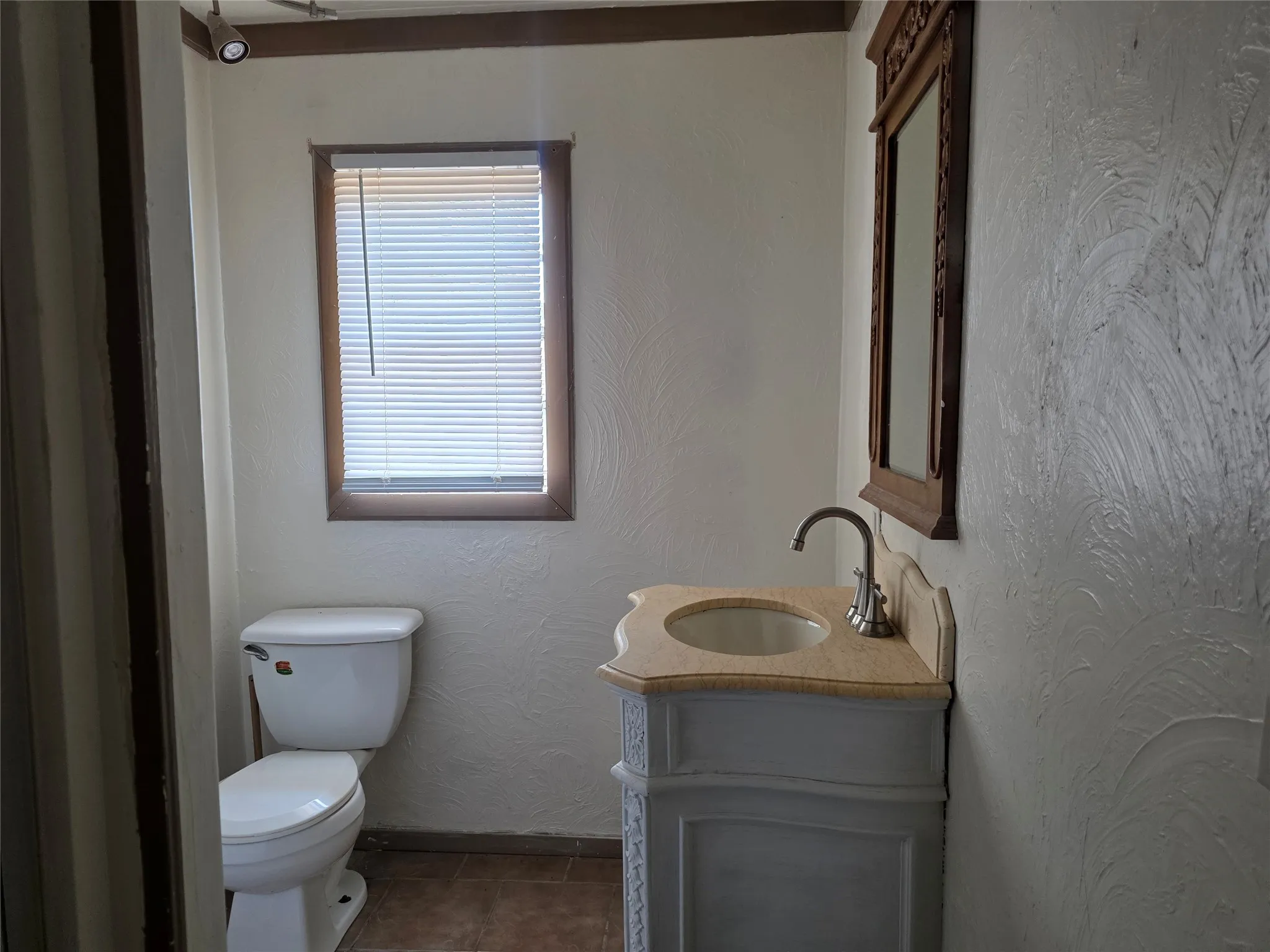 Single Family Residence For Sale in Montague County , 507 Orchard Street, Bowie, Texas 76230, 2 Bedroom, 1 Bathroom, Garage spaces, 1,120 Sqft, built in 1905, mls#21365287, Real Estate Agent in Bowie, Homes For Sale in Montague county, Homes For Sale in Bowie, Realtor in Bowie Texas, Real Estate Brokerage Independent Realty Texas, Luminita Cordes Realtor