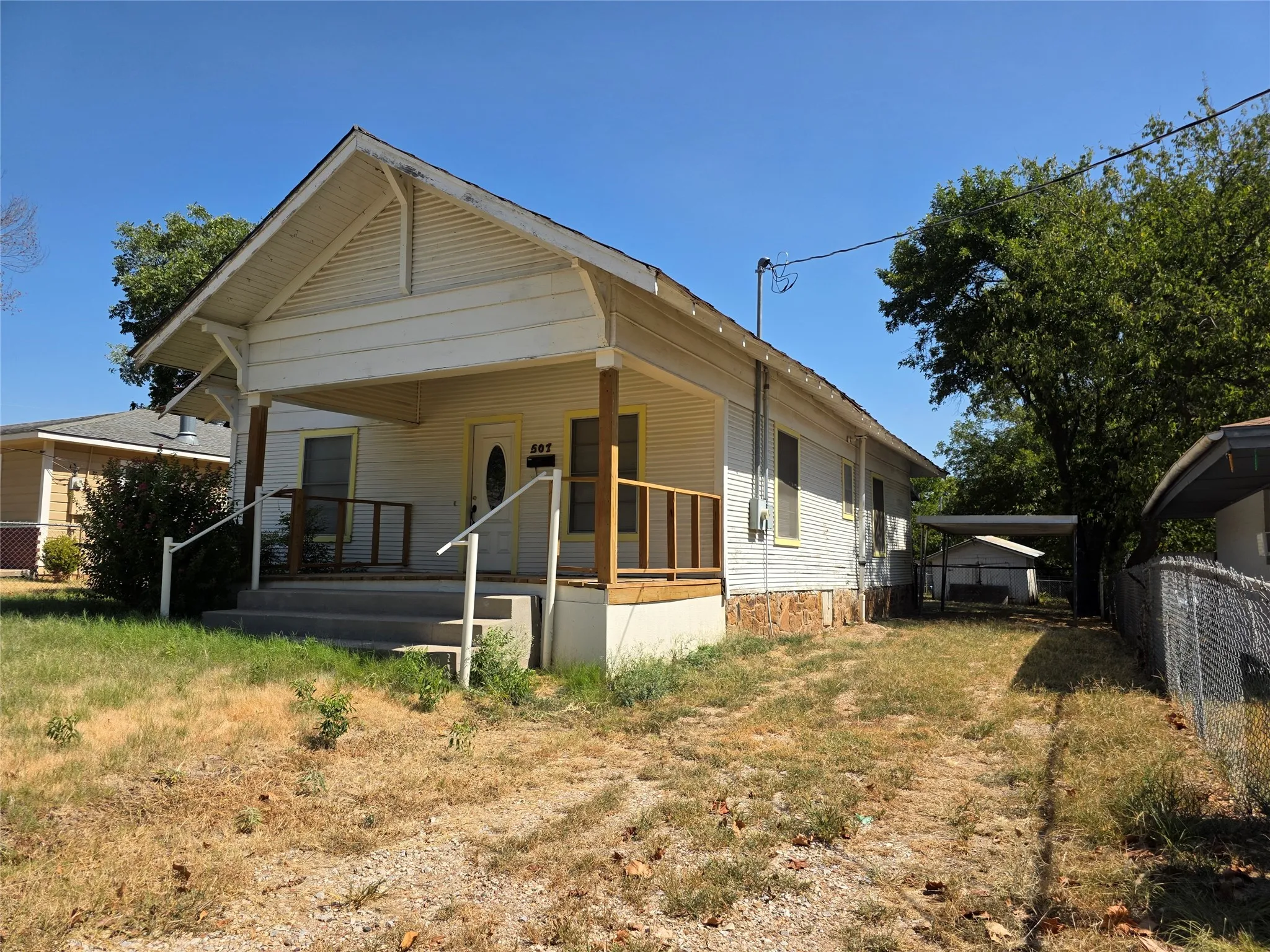 Single Family Residence For Sale in Montague County , 507 Orchard Street, Bowie, Texas 76230, 2 Bedroom, 1 Bathroom, Garage spaces, 1,120 Sqft, built in 1905, mls#21365287, Real Estate Agent in Bowie, Homes For Sale in Montague county, Homes For Sale in Bowie, Realtor in Bowie Texas, Real Estate Brokerage Independent Realty Texas, Luminita Cordes Realtor