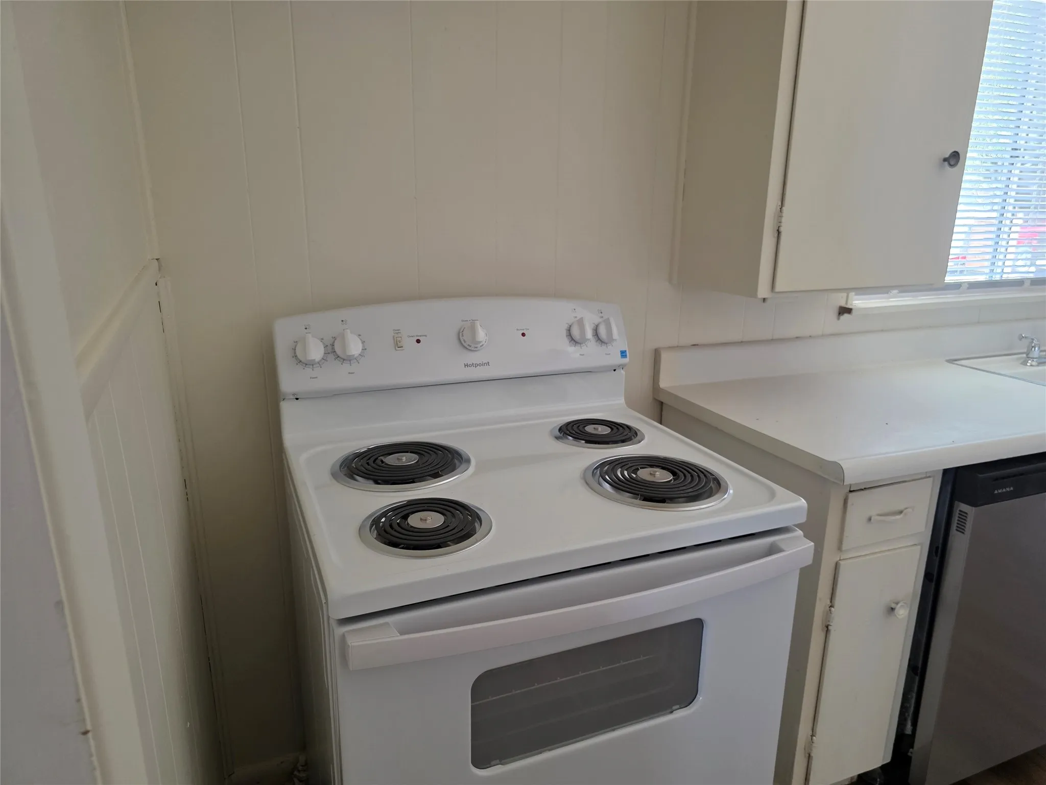 Single Family Residence For Sale in Montague County , 507 Orchard Street, Bowie, Texas 76230, 2 Bedroom, 1 Bathroom, Garage spaces, 1,120 Sqft, built in 1905, mls#21365287, Real Estate Agent in Bowie, Homes For Sale in Montague county, Homes For Sale in Bowie, Realtor in Bowie Texas, Real Estate Brokerage Independent Realty Texas, Luminita Cordes Realtor