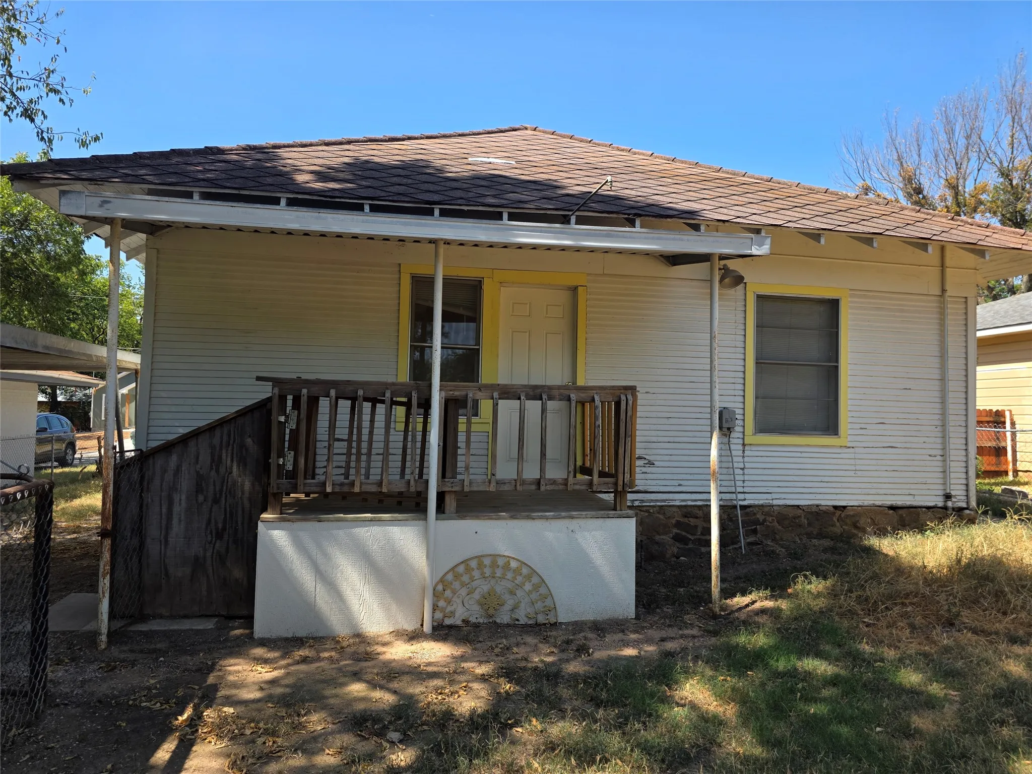 Single Family Residence For Sale in Montague County , 507 Orchard Street, Bowie, Texas 76230, 2 Bedroom, 1 Bathroom, Garage spaces, 1,120 Sqft, built in 1905, mls#21365287, Real Estate Agent in Bowie, Homes For Sale in Montague county, Homes For Sale in Bowie, Realtor in Bowie Texas, Real Estate Brokerage Independent Realty Texas, Luminita Cordes Realtor