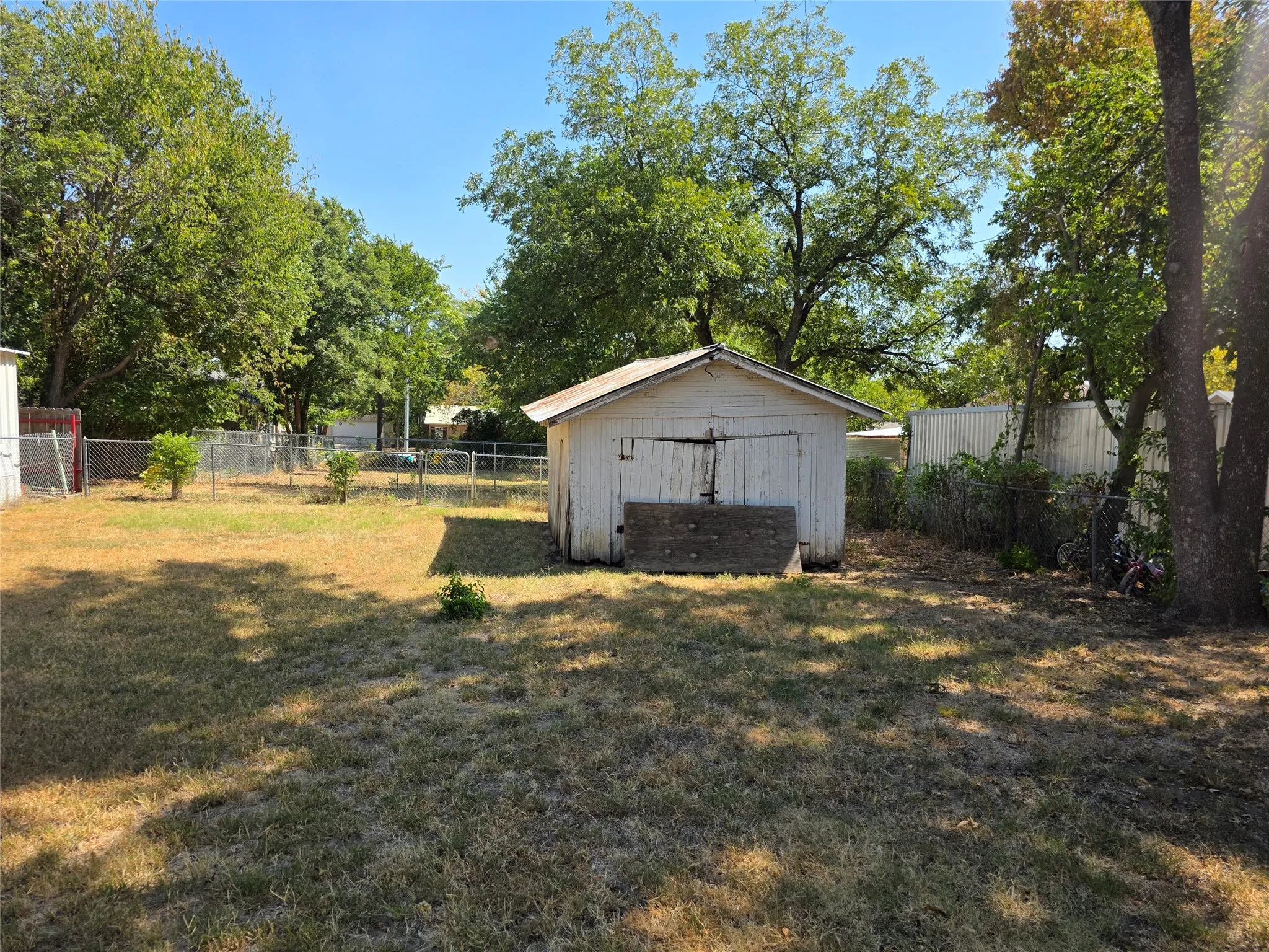Single Family Residence For Sale in Montague County , 507 Orchard Street, Bowie, Texas 76230, 2 Bedroom, 1 Bathroom, Garage spaces, 1,120 Sqft, built in 1905, mls#21365287, Real Estate Agent in Bowie, Homes For Sale in Montague county, Homes For Sale in Bowie, Realtor in Bowie Texas, Real Estate Brokerage Independent Realty Texas, Luminita Cordes Realtor
