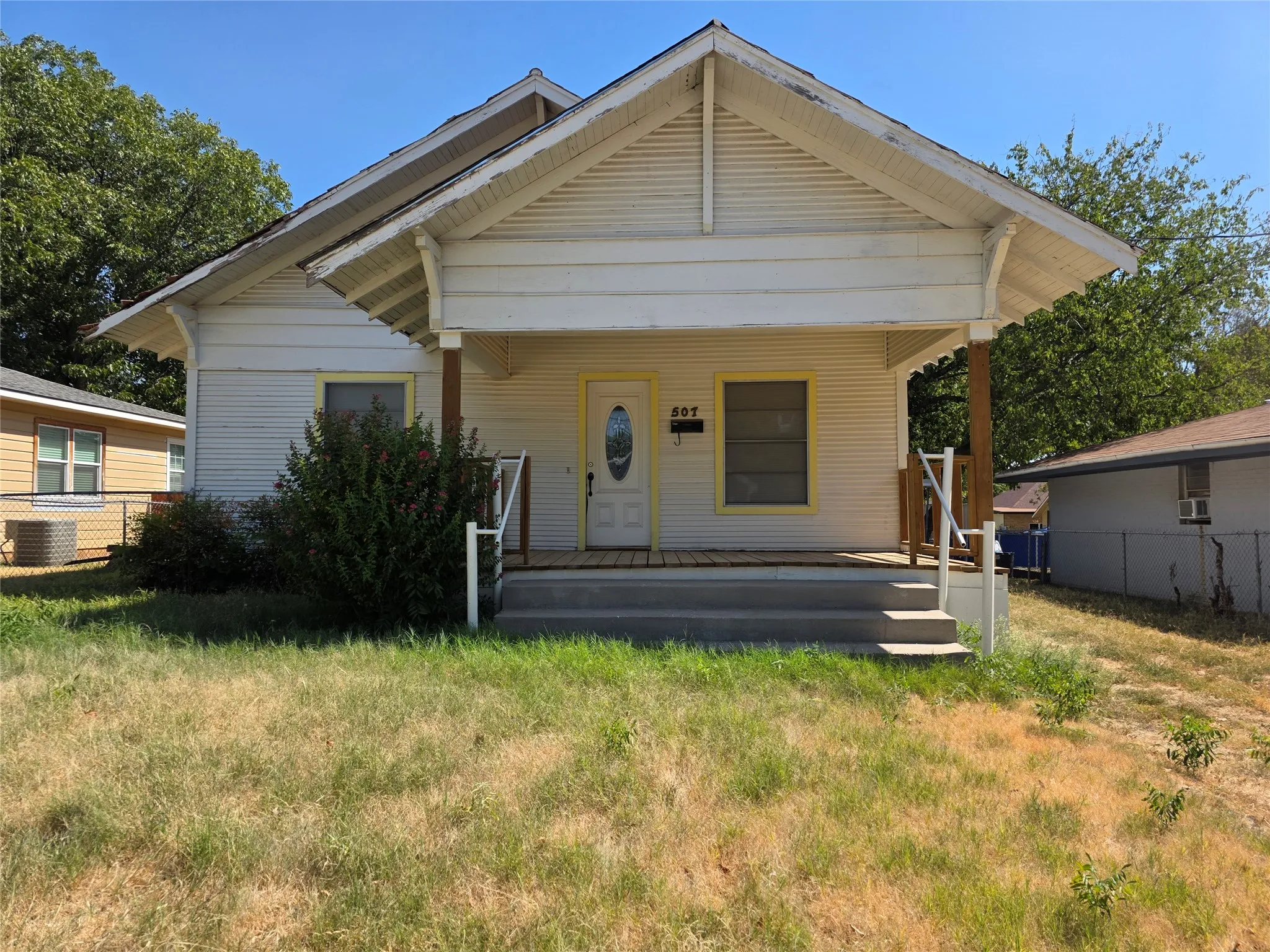 Single Family Residence For Sale in Montague County , 507 Orchard Street, Bowie, Texas 76230, 2 Bedroom, 1 Bathroom, Garage spaces, 1,120 Sqft, built in 1905, mls#21365287, Real Estate Agent in Bowie, Homes For Sale in Montague county, Homes For Sale in Bowie, Realtor in Bowie Texas, Real Estate Brokerage Independent Realty Texas, Luminita Cordes Realtor