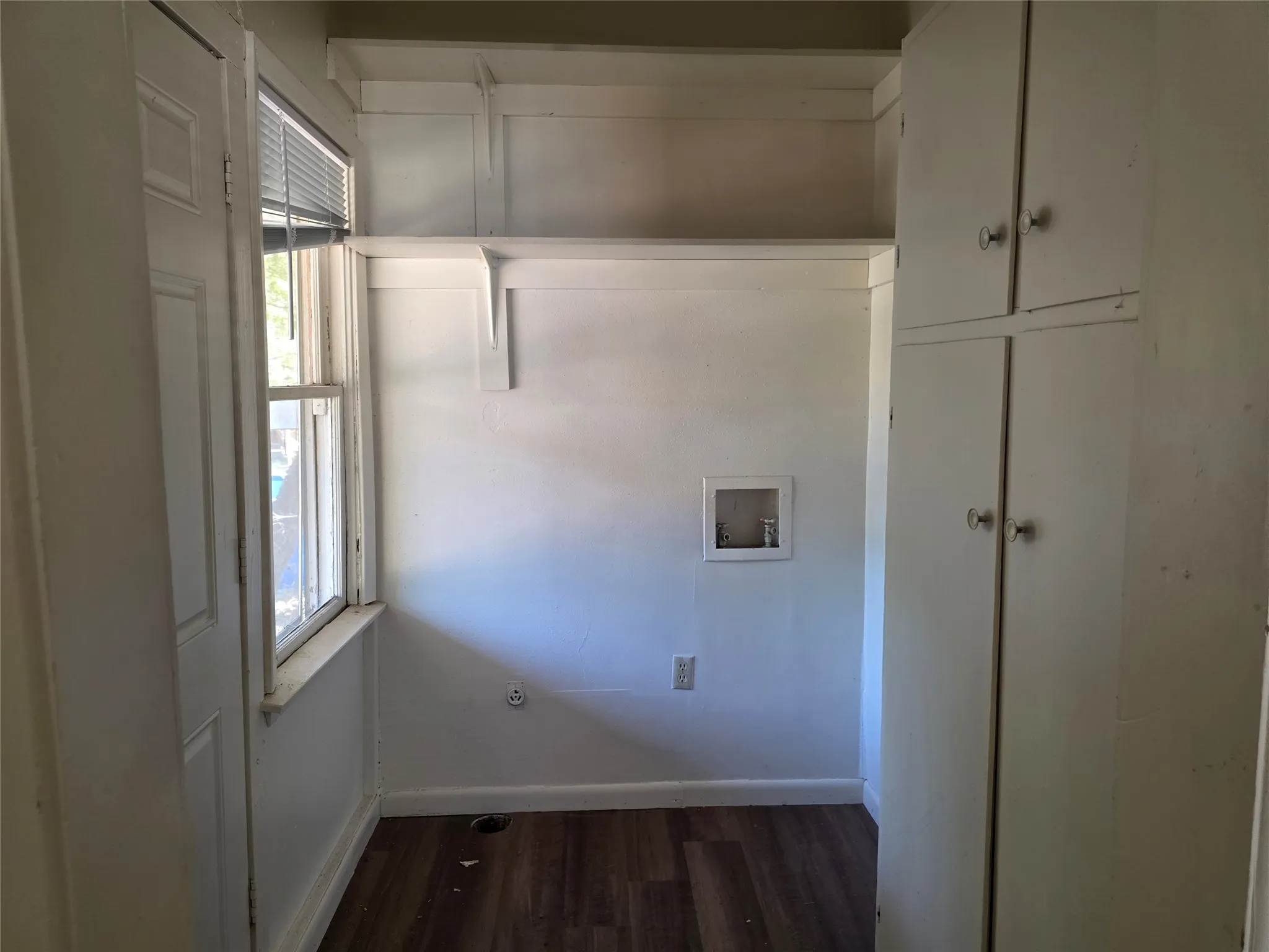 Single Family Residence For Sale in Montague County , 507 Orchard Street, Bowie, Texas 76230, 2 Bedroom, 1 Bathroom, Garage spaces, 1,120 Sqft, built in 1905, mls#21365287, Real Estate Agent in Bowie, Homes For Sale in Montague county, Homes For Sale in Bowie, Realtor in Bowie Texas, Real Estate Brokerage Independent Realty Texas, Luminita Cordes Realtor