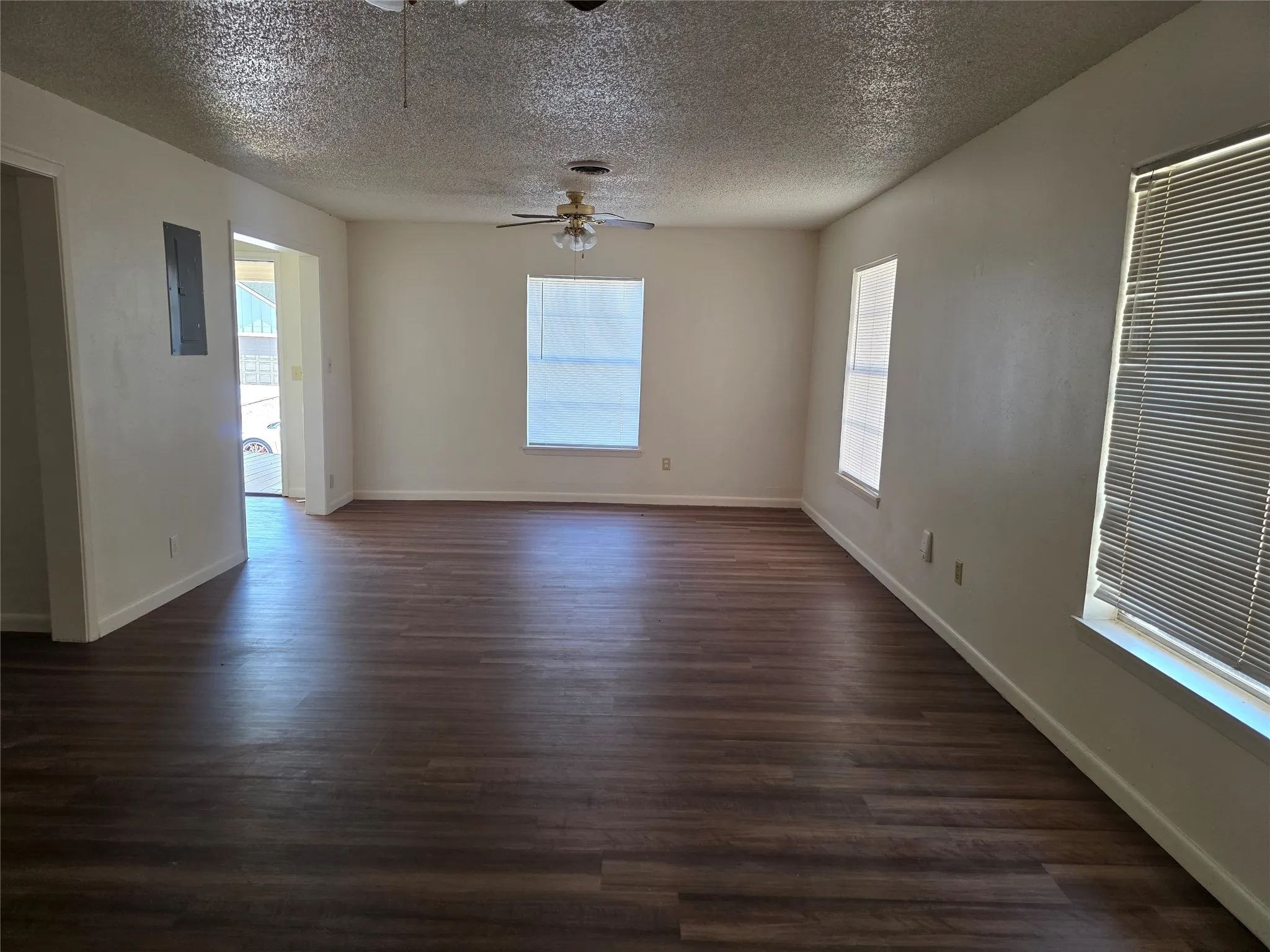 Single Family Residence For Sale in Montague County , 507 Orchard Street, Bowie, Texas 76230, 2 Bedroom, 1 Bathroom, Garage spaces, 1,120 Sqft, built in 1905, mls#21365287, Real Estate Agent in Bowie, Homes For Sale in Montague county, Homes For Sale in Bowie, Realtor in Bowie Texas, Real Estate Brokerage Independent Realty Texas, Luminita Cordes Realtor