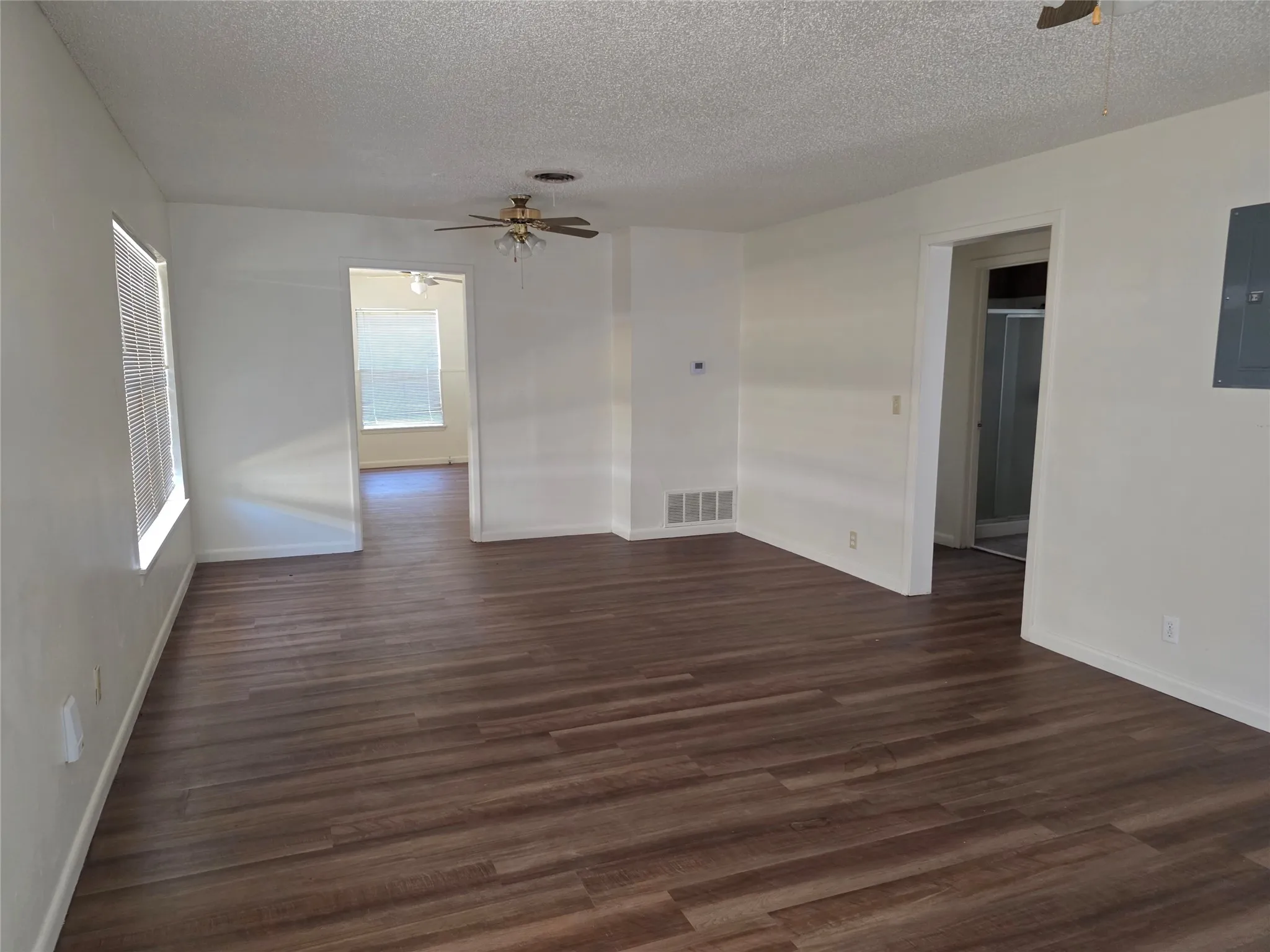Single Family Residence For Sale in Montague County , 507 Orchard Street, Bowie, Texas 76230, 2 Bedroom, 1 Bathroom, Garage spaces, 1,120 Sqft, built in 1905, mls#21365287, Real Estate Agent in Bowie, Homes For Sale in Montague county, Homes For Sale in Bowie, Realtor in Bowie Texas, Real Estate Brokerage Independent Realty Texas, Luminita Cordes Realtor