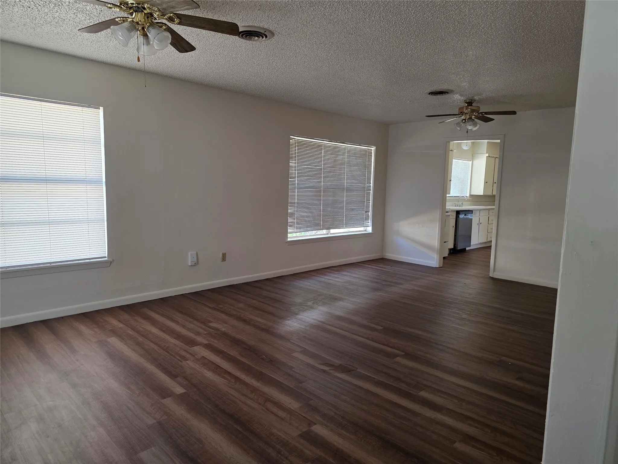 Single Family Residence For Sale in Montague County , 507 Orchard Street, Bowie, Texas 76230, 2 Bedroom, 1 Bathroom, Garage spaces, 1,120 Sqft, built in 1905, mls#21365287, Real Estate Agent in Bowie, Homes For Sale in Montague county, Homes For Sale in Bowie, Realtor in Bowie Texas, Real Estate Brokerage Independent Realty Texas, Luminita Cordes Realtor