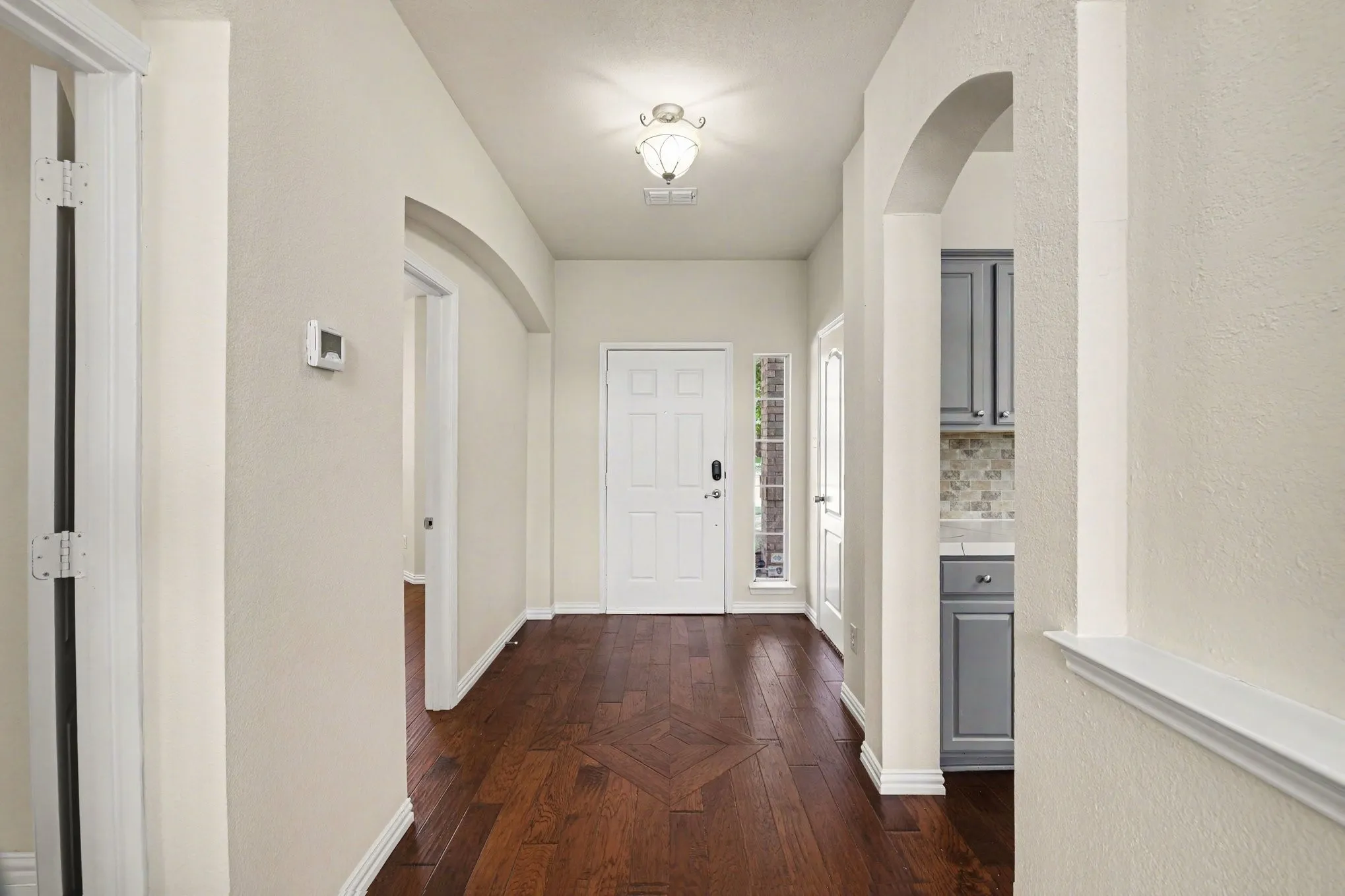Single Family Residence For Sale in Collin County , 11181 Clearstream Lane, Frisco, Texas 75035, 4 Bedroom, 4 Bathroom, 2 Garage spaces, 2,465 Sqft, built in 2000, mls#21393408, Real Estate Agent in Frisco, Homes For Sale in Collin county, Homes For Sale in Frisco, Realtor in Frisco Texas, Real Estate Brokerage Independent Realty Texas, Luminita Cordes Realtor