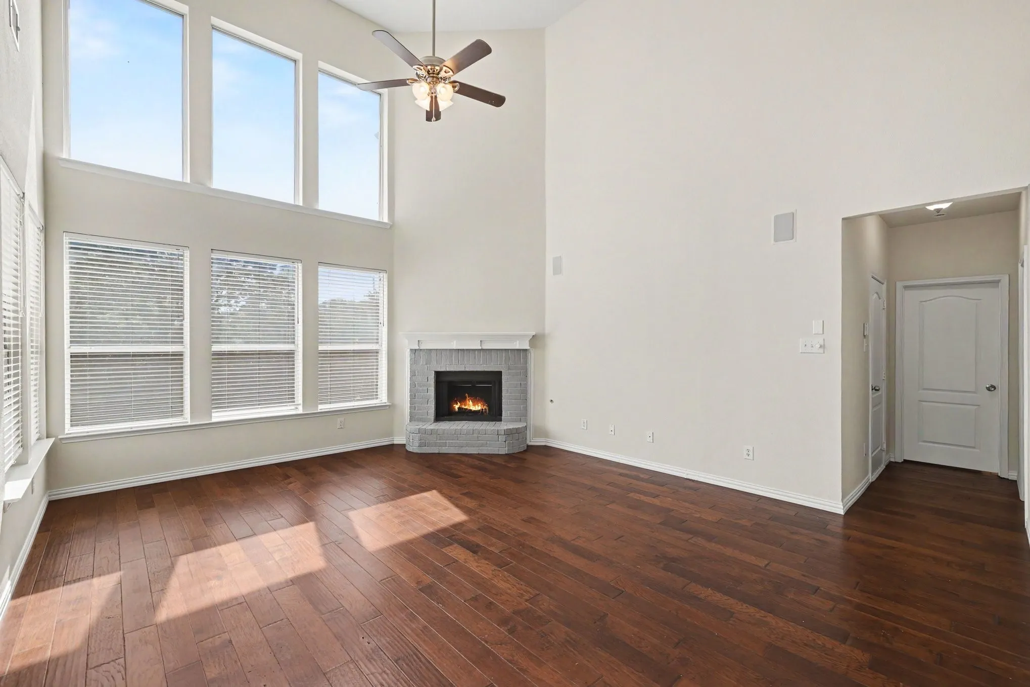 Single Family Residence For Sale in Collin County , 11181 Clearstream Lane, Frisco, Texas 75035, 4 Bedroom, 4 Bathroom, 2 Garage spaces, 2,465 Sqft, built in 2000, mls#21393408, Real Estate Agent in Frisco, Homes For Sale in Collin county, Homes For Sale in Frisco, Realtor in Frisco Texas, Real Estate Brokerage Independent Realty Texas, Luminita Cordes Realtor