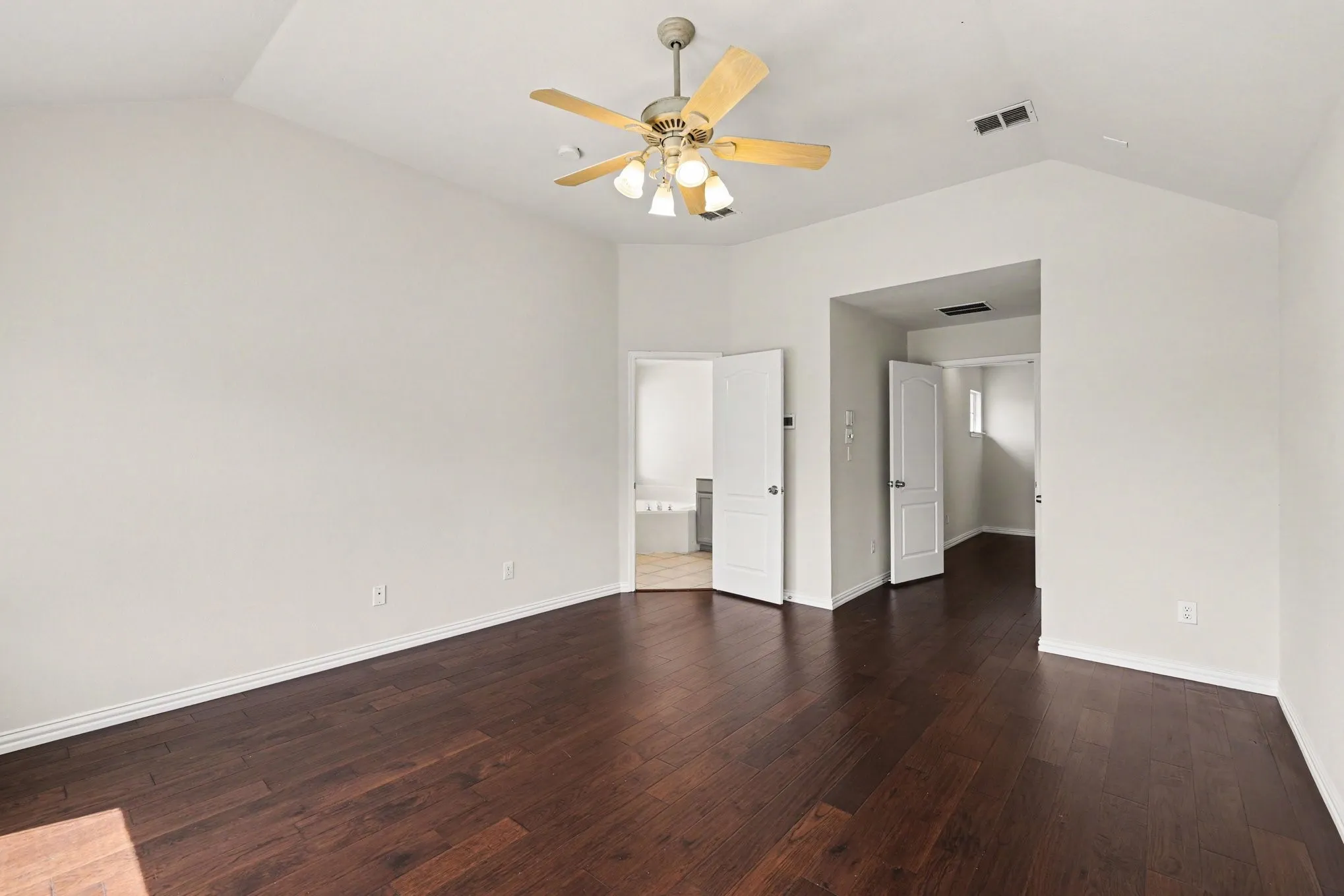 Single Family Residence For Sale in Collin County , 11181 Clearstream Lane, Frisco, Texas 75035, 4 Bedroom, 4 Bathroom, 2 Garage spaces, 2,465 Sqft, built in 2000, mls#21393408, Real Estate Agent in Frisco, Homes For Sale in Collin county, Homes For Sale in Frisco, Realtor in Frisco Texas, Real Estate Brokerage Independent Realty Texas, Luminita Cordes Realtor
