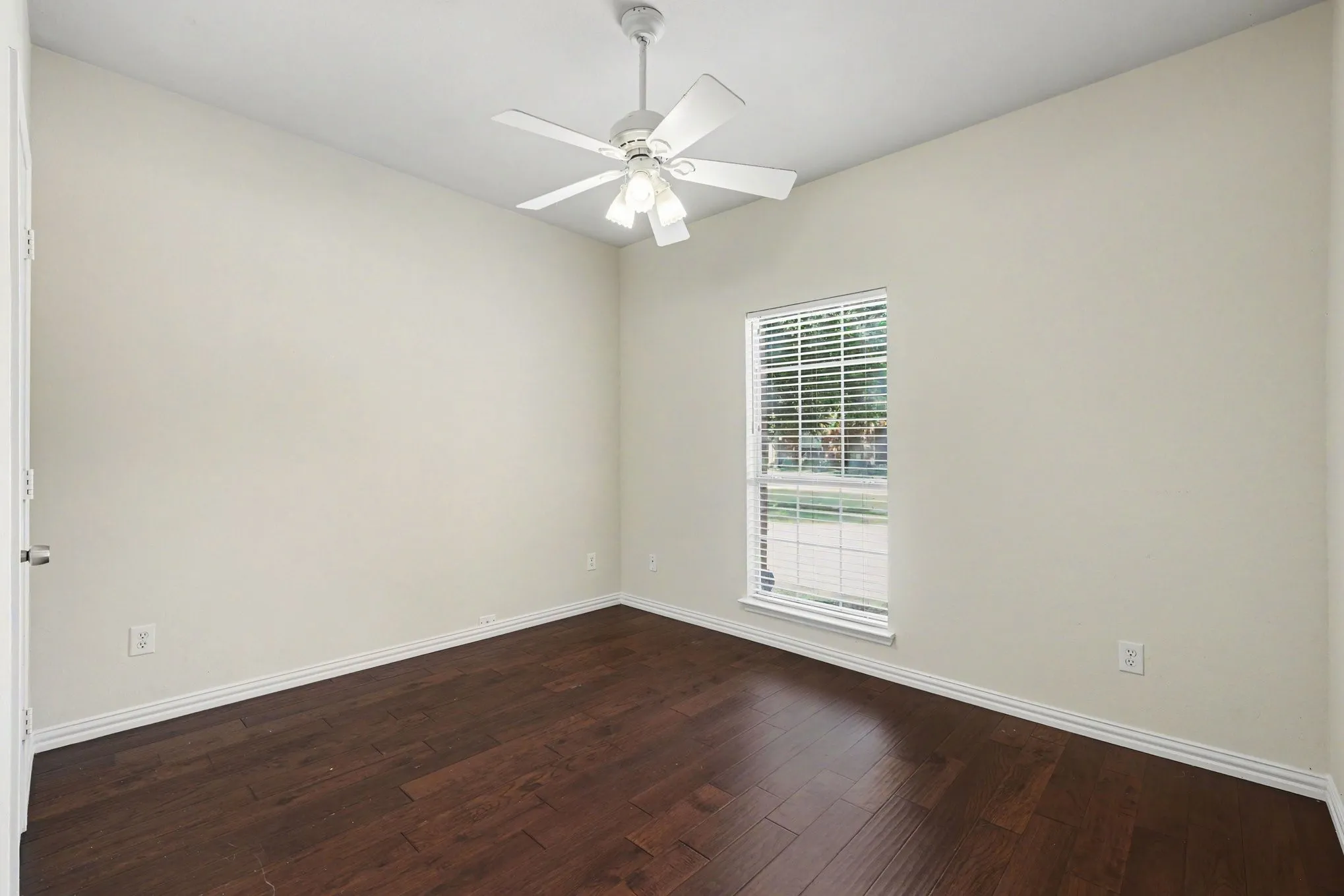 Single Family Residence For Sale in Collin County , 11181 Clearstream Lane, Frisco, Texas 75035, 4 Bedroom, 4 Bathroom, 2 Garage spaces, 2,465 Sqft, built in 2000, mls#21393408, Real Estate Agent in Frisco, Homes For Sale in Collin county, Homes For Sale in Frisco, Realtor in Frisco Texas, Real Estate Brokerage Independent Realty Texas, Luminita Cordes Realtor