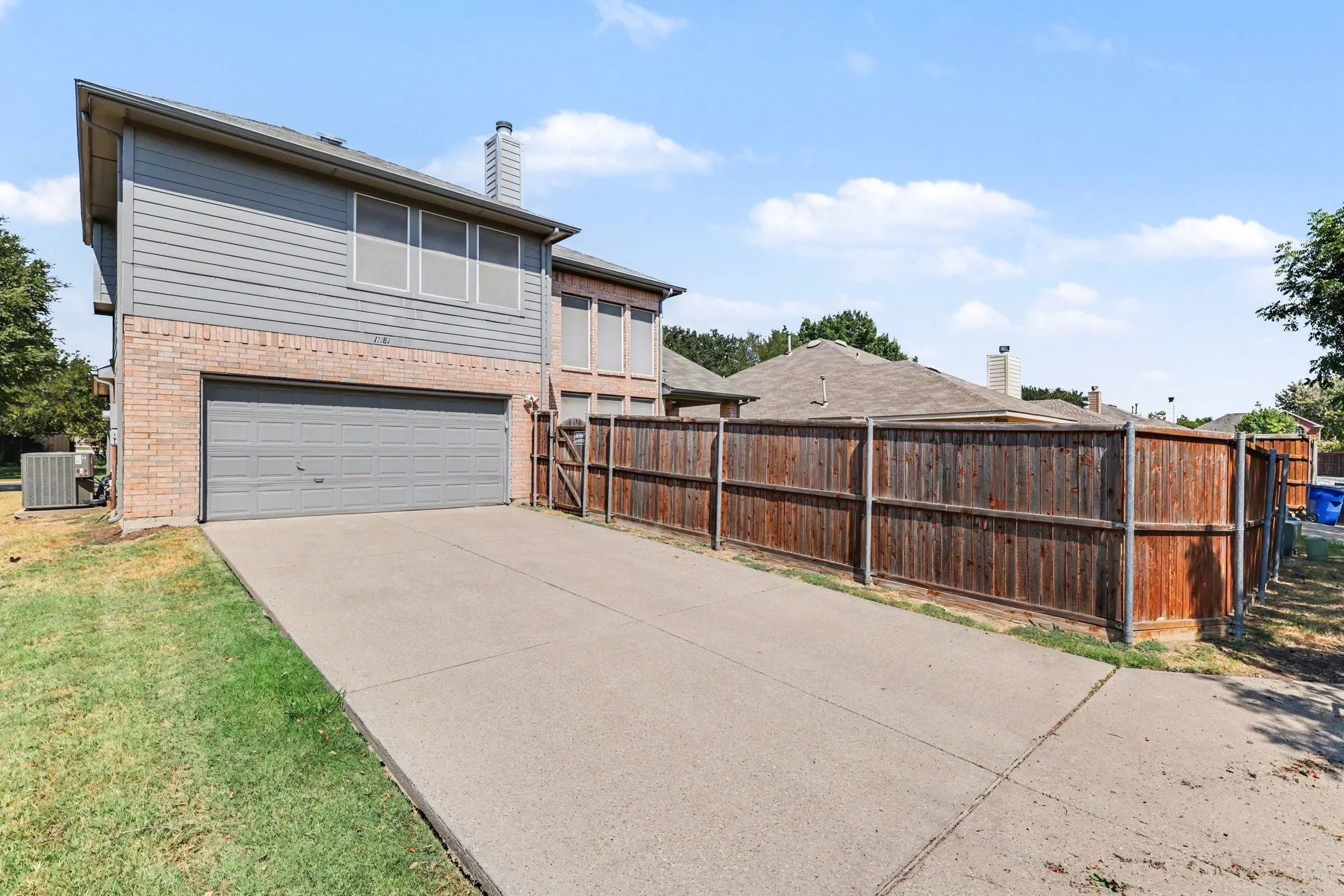 Single Family Residence For Sale in Collin County , 11181 Clearstream Lane, Frisco, Texas 75035, 4 Bedroom, 4 Bathroom, 2 Garage spaces, 2,465 Sqft, built in 2000, mls#21393408, Real Estate Agent in Frisco, Homes For Sale in Collin county, Homes For Sale in Frisco, Realtor in Frisco Texas, Real Estate Brokerage Independent Realty Texas, Luminita Cordes Realtor