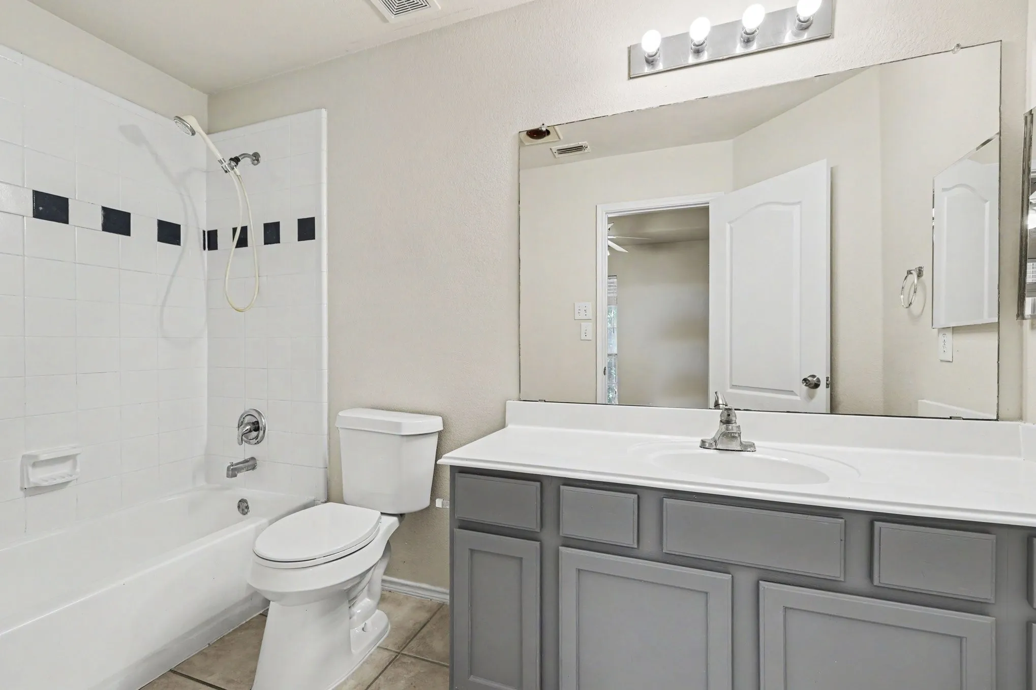 Single Family Residence For Sale in Collin County , 11181 Clearstream Lane, Frisco, Texas 75035, 4 Bedroom, 4 Bathroom, 2 Garage spaces, 2,465 Sqft, built in 2000, mls#21393408, Real Estate Agent in Frisco, Homes For Sale in Collin county, Homes For Sale in Frisco, Realtor in Frisco Texas, Real Estate Brokerage Independent Realty Texas, Luminita Cordes Realtor