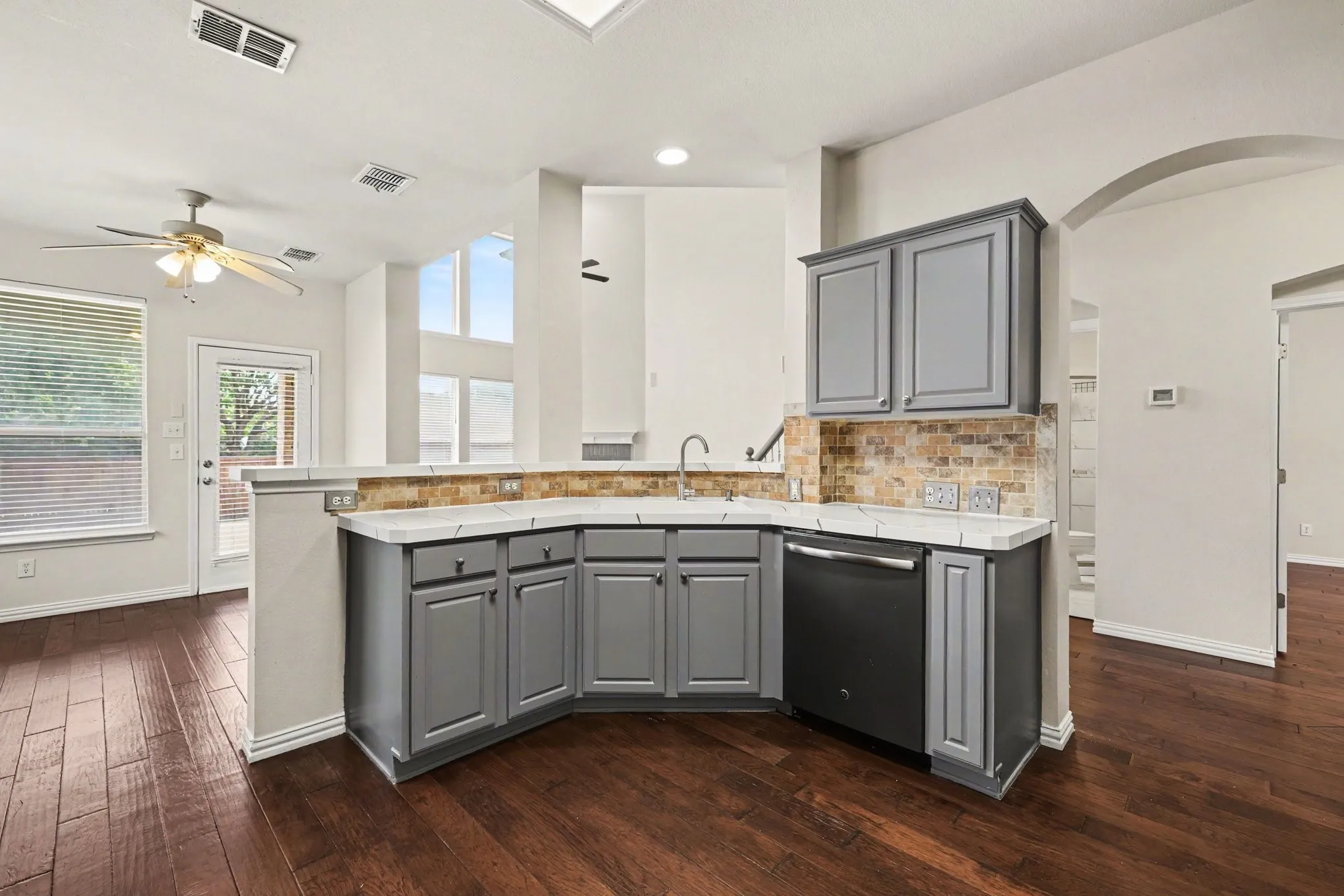 Single Family Residence For Sale in Collin County , 11181 Clearstream Lane, Frisco, Texas 75035, 4 Bedroom, 4 Bathroom, 2 Garage spaces, 2,465 Sqft, built in 2000, mls#21393408, Real Estate Agent in Frisco, Homes For Sale in Collin county, Homes For Sale in Frisco, Realtor in Frisco Texas, Real Estate Brokerage Independent Realty Texas, Luminita Cordes Realtor