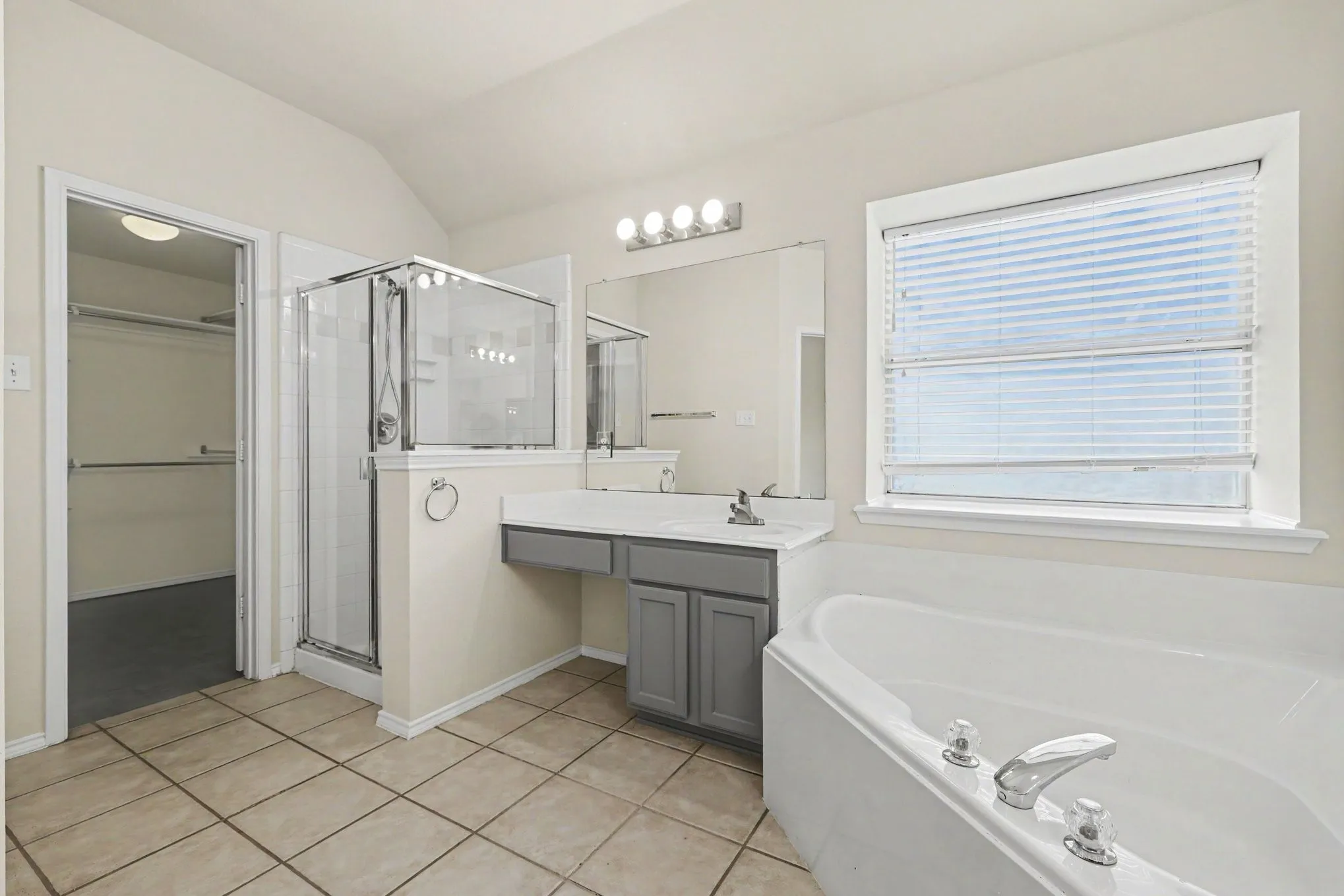 Single Family Residence For Sale in Collin County , 11181 Clearstream Lane, Frisco, Texas 75035, 4 Bedroom, 4 Bathroom, 2 Garage spaces, 2,465 Sqft, built in 2000, mls#21393408, Real Estate Agent in Frisco, Homes For Sale in Collin county, Homes For Sale in Frisco, Realtor in Frisco Texas, Real Estate Brokerage Independent Realty Texas, Luminita Cordes Realtor